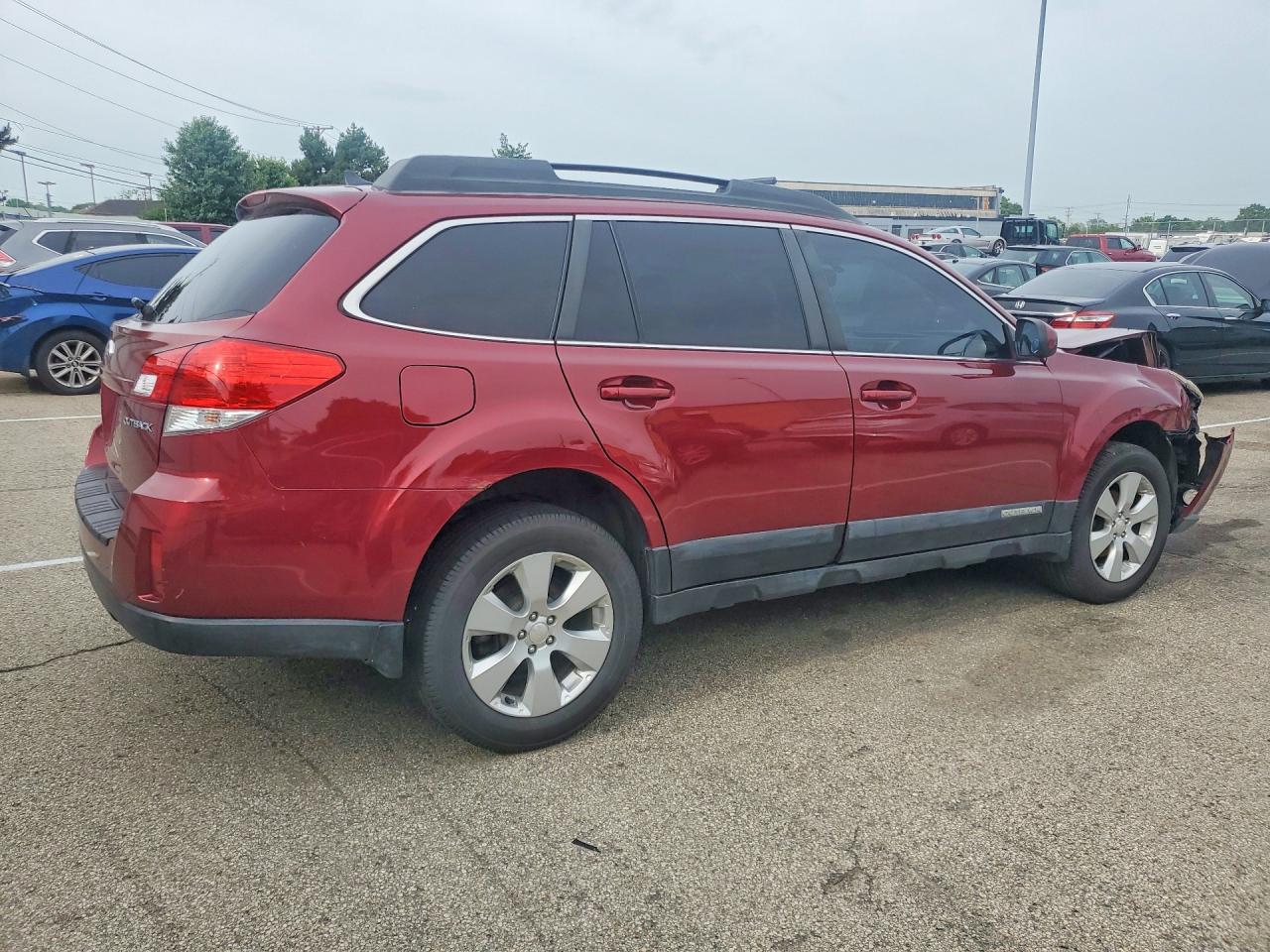 2011 Subaru Outback 2.5i Limited Red vin: 4S4BRCKC9B3388642