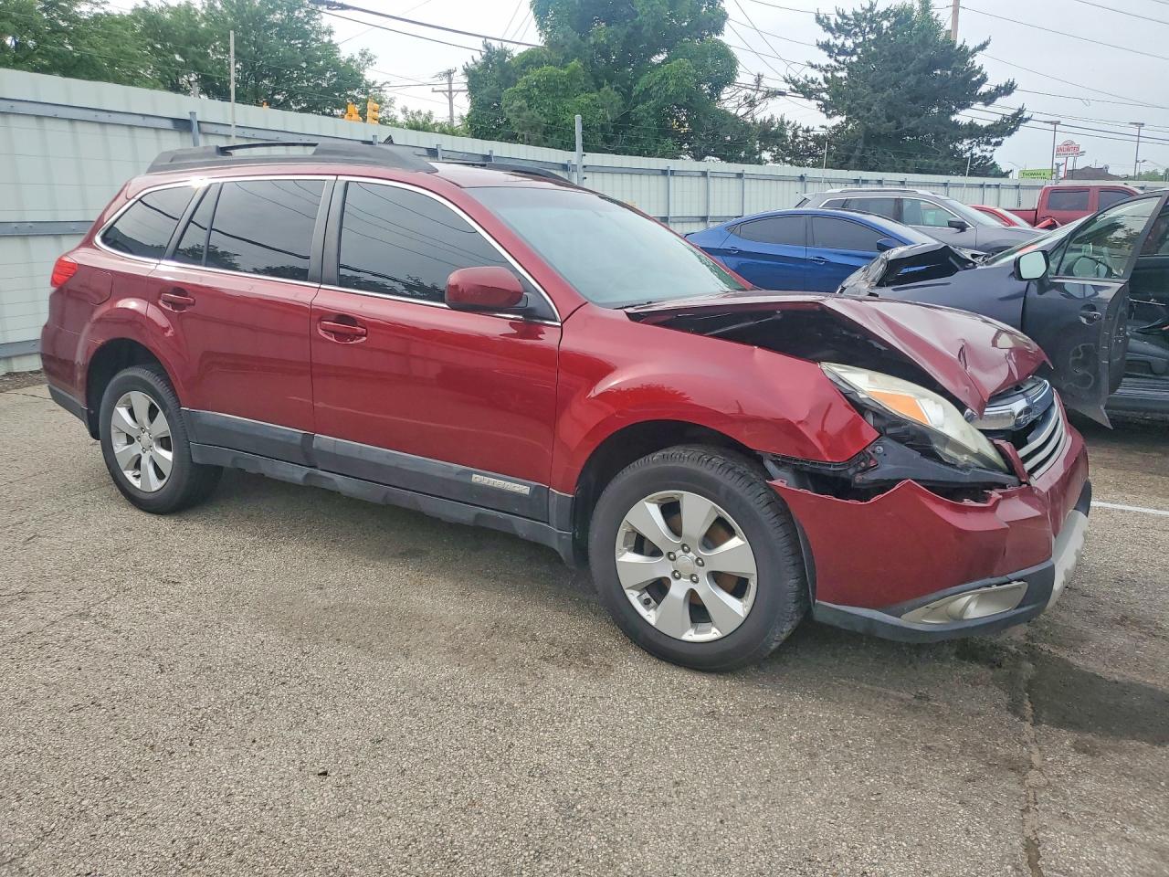2011 Subaru Outback 2.5i Limited Red vin: 4S4BRCKC9B3388642