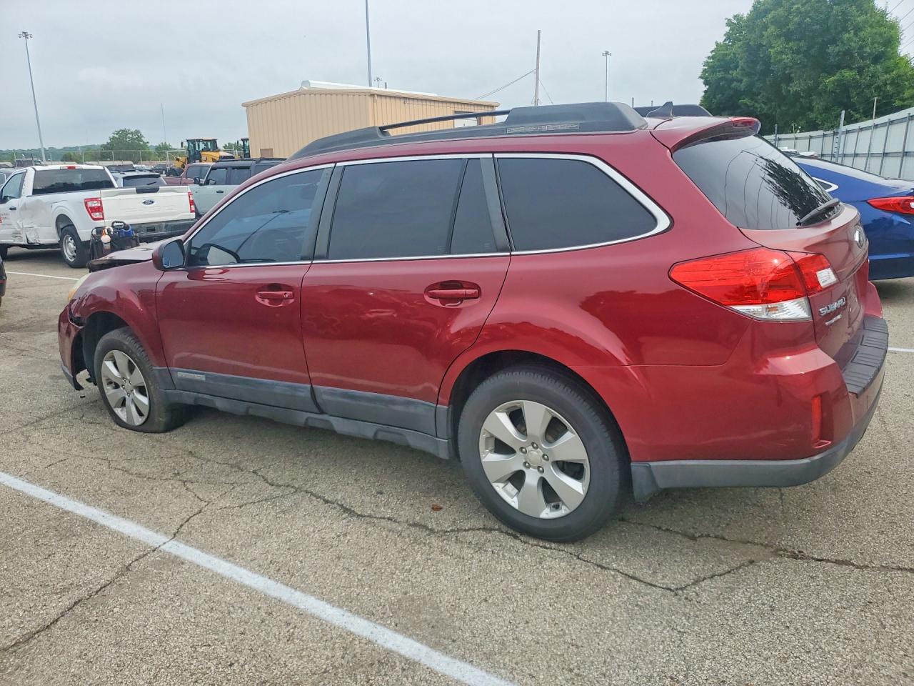 2011 Subaru Outback 2.5i Limited Red vin: 4S4BRCKC9B3388642