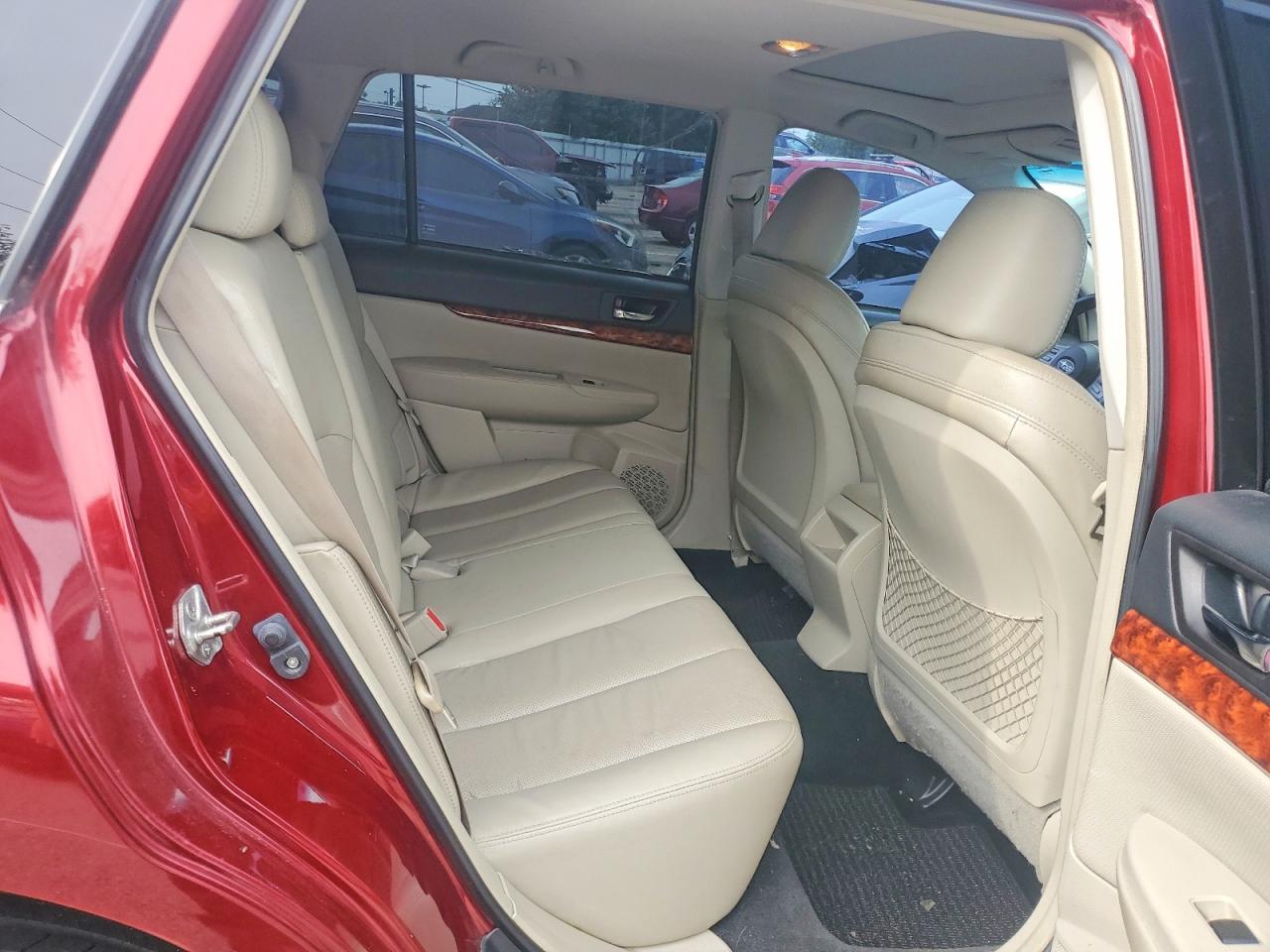 2011 Subaru Outback 2.5i Limited Red vin: 4S4BRCKC9B3388642