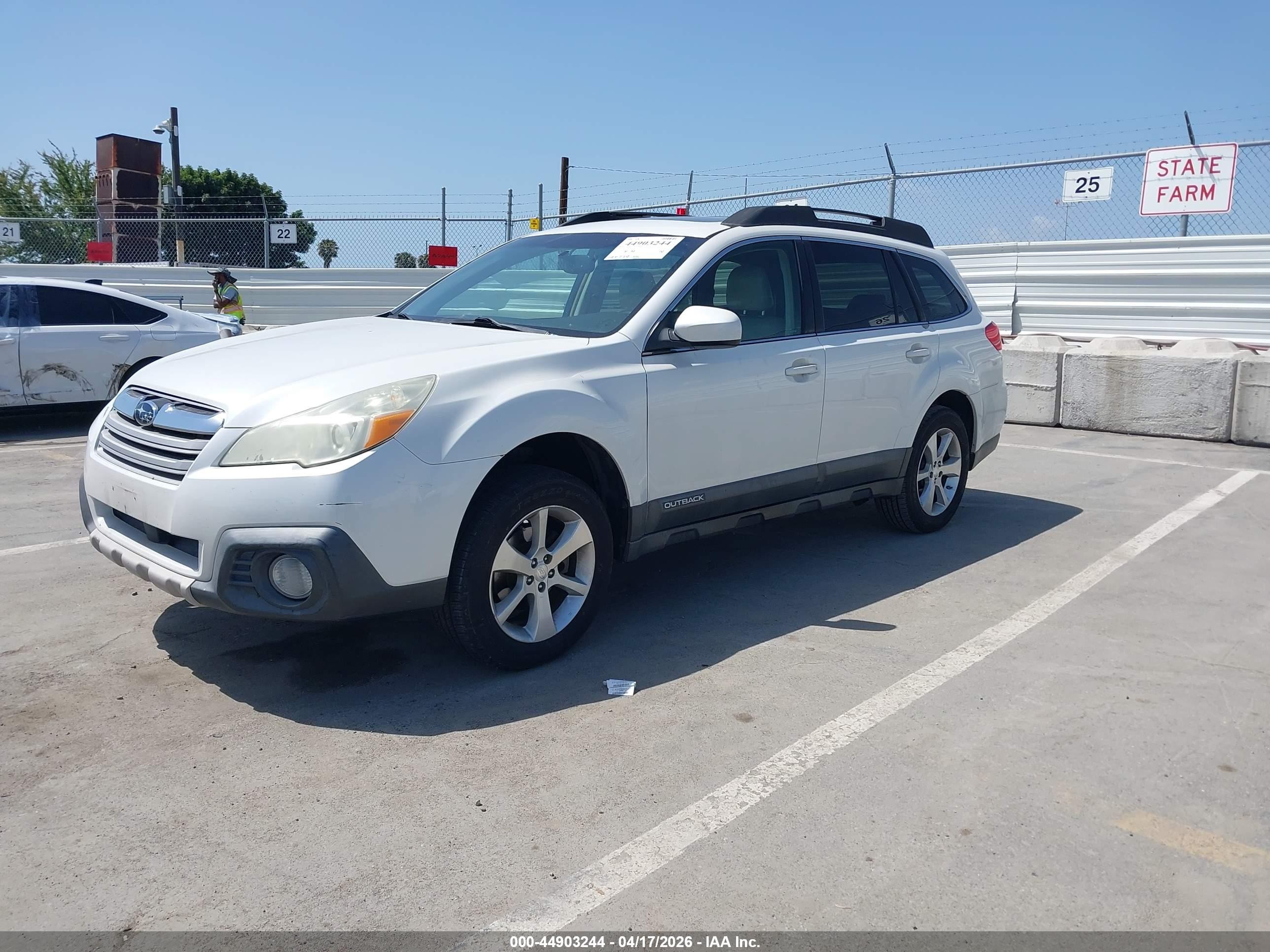 2013 Subaru Outback 2.5i Limited Белый vin: 4S4BRCKC9D3276023