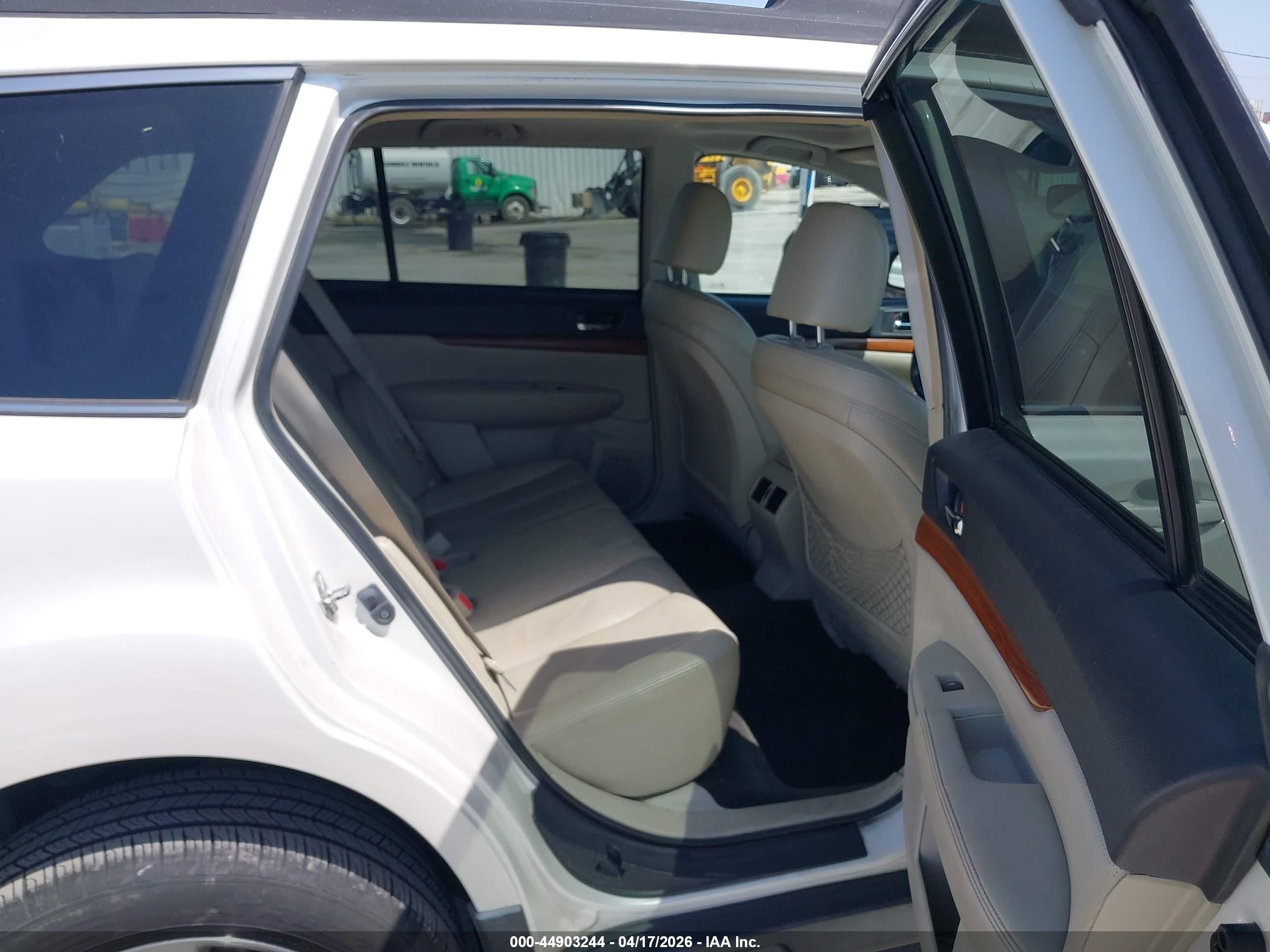 2013 Subaru Outback 2.5i Limited Белый vin: 4S4BRCKC9D3276023