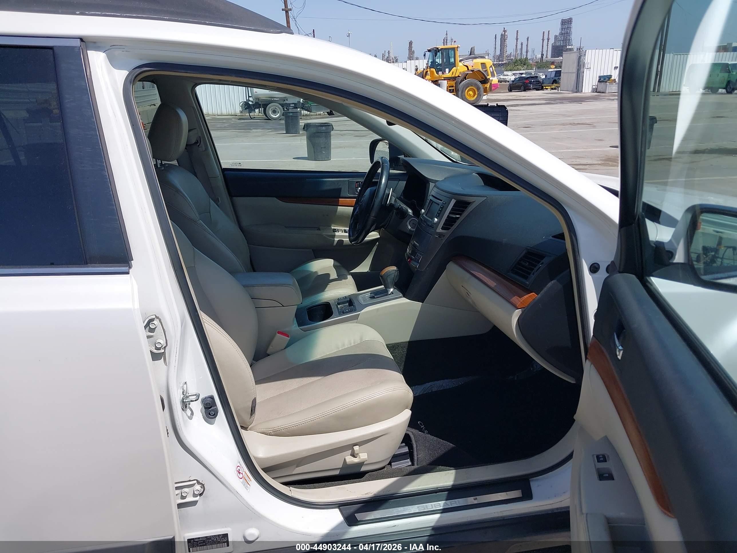 2013 Subaru Outback 2.5i Limited Белый vin: 4S4BRCKC9D3276023
