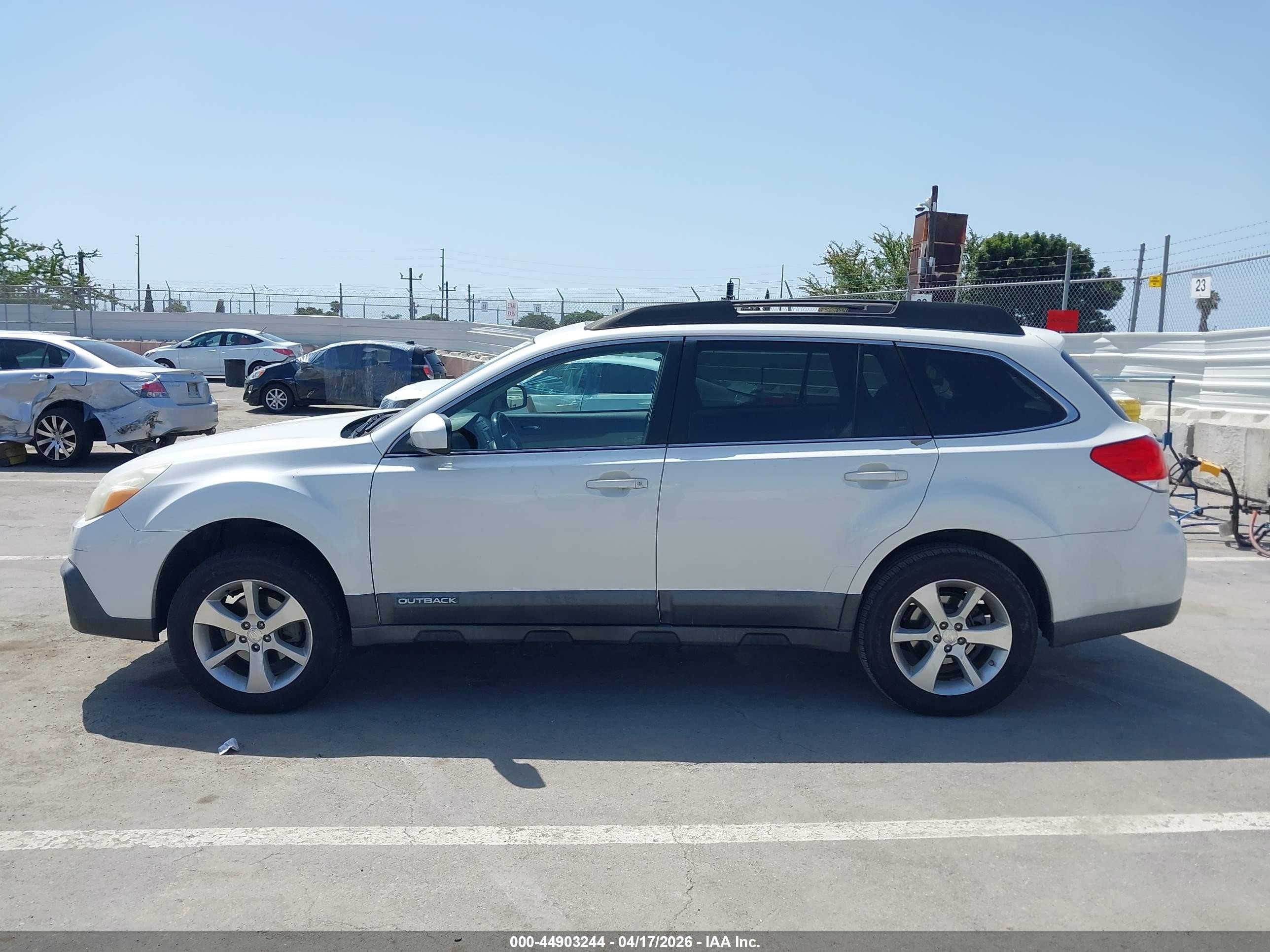 2013 Subaru Outback 2.5i Limited Белый vin: 4S4BRCKC9D3276023