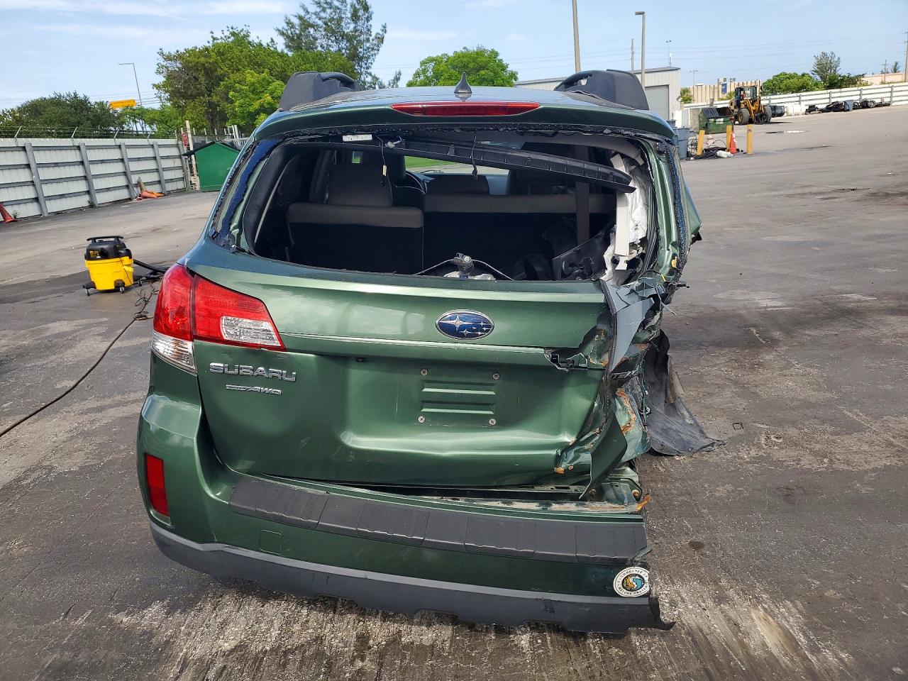 2011 Subaru Outback 2.5i Limited Green vin: 4S4BRCKCXB3354029