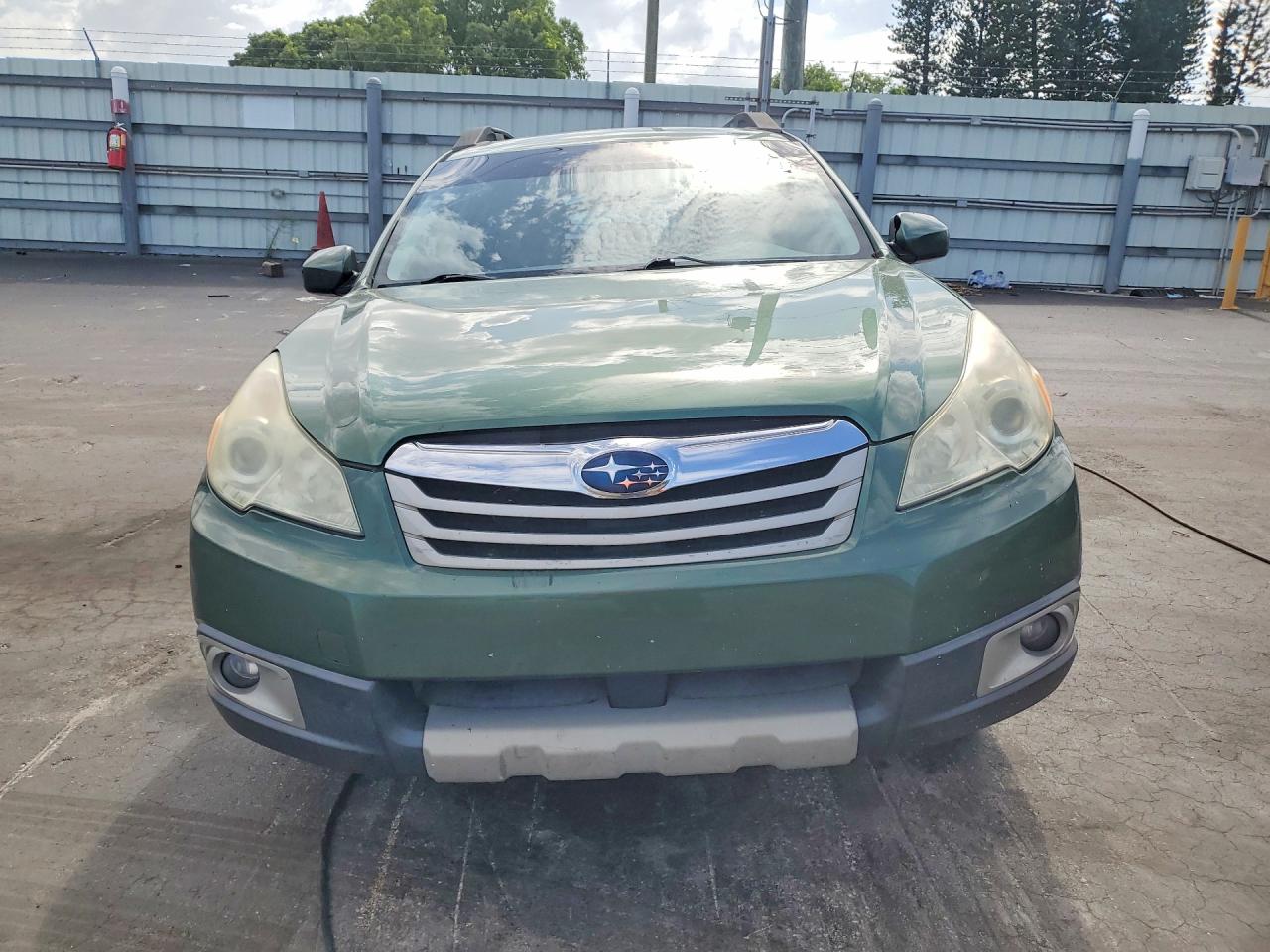 2011 Subaru Outback 2.5i Limited Green vin: 4S4BRCKCXB3354029