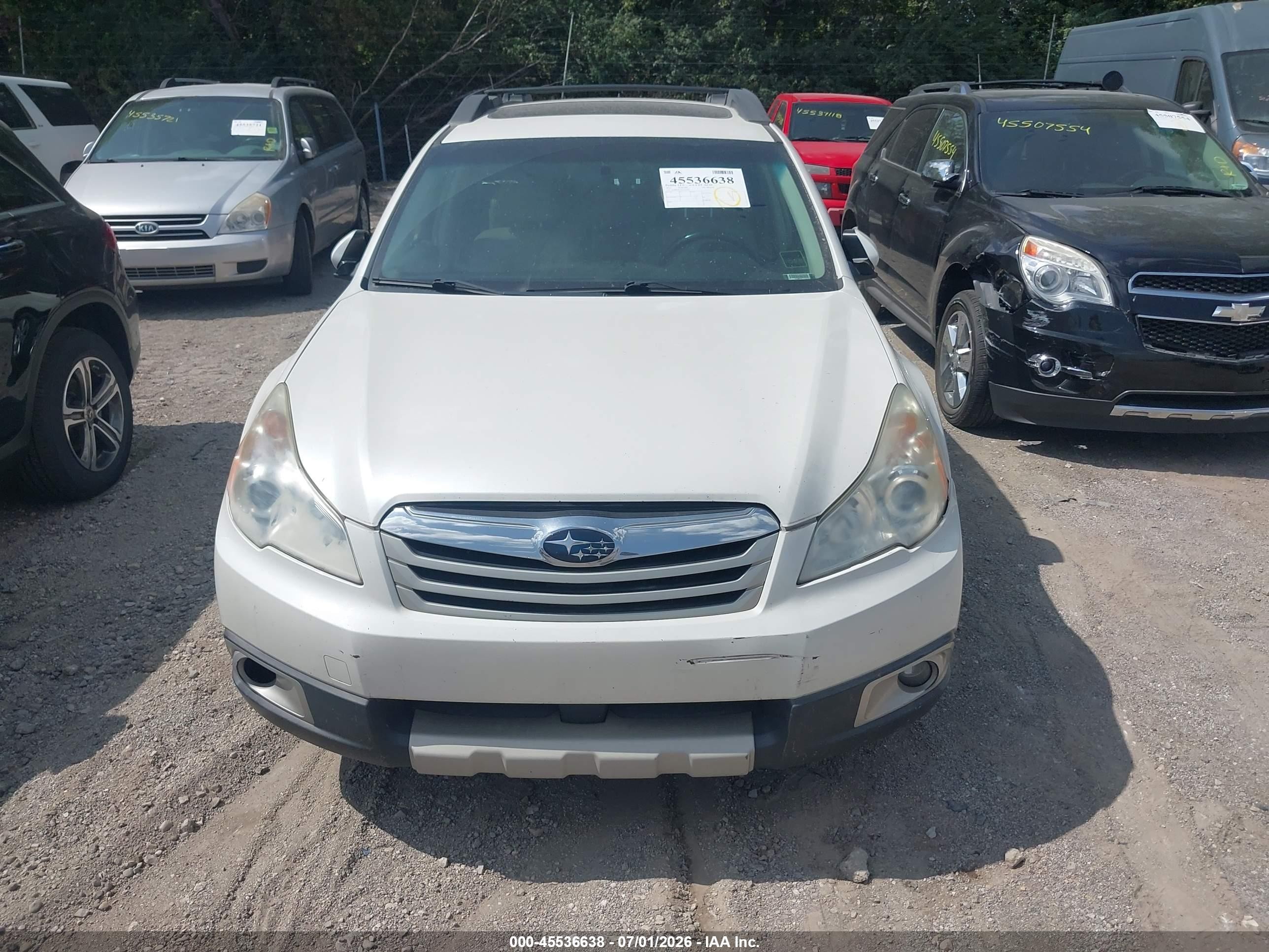2012 Subaru Outback 2.5i Limited White vin: 4S4BRCKCXC3216220