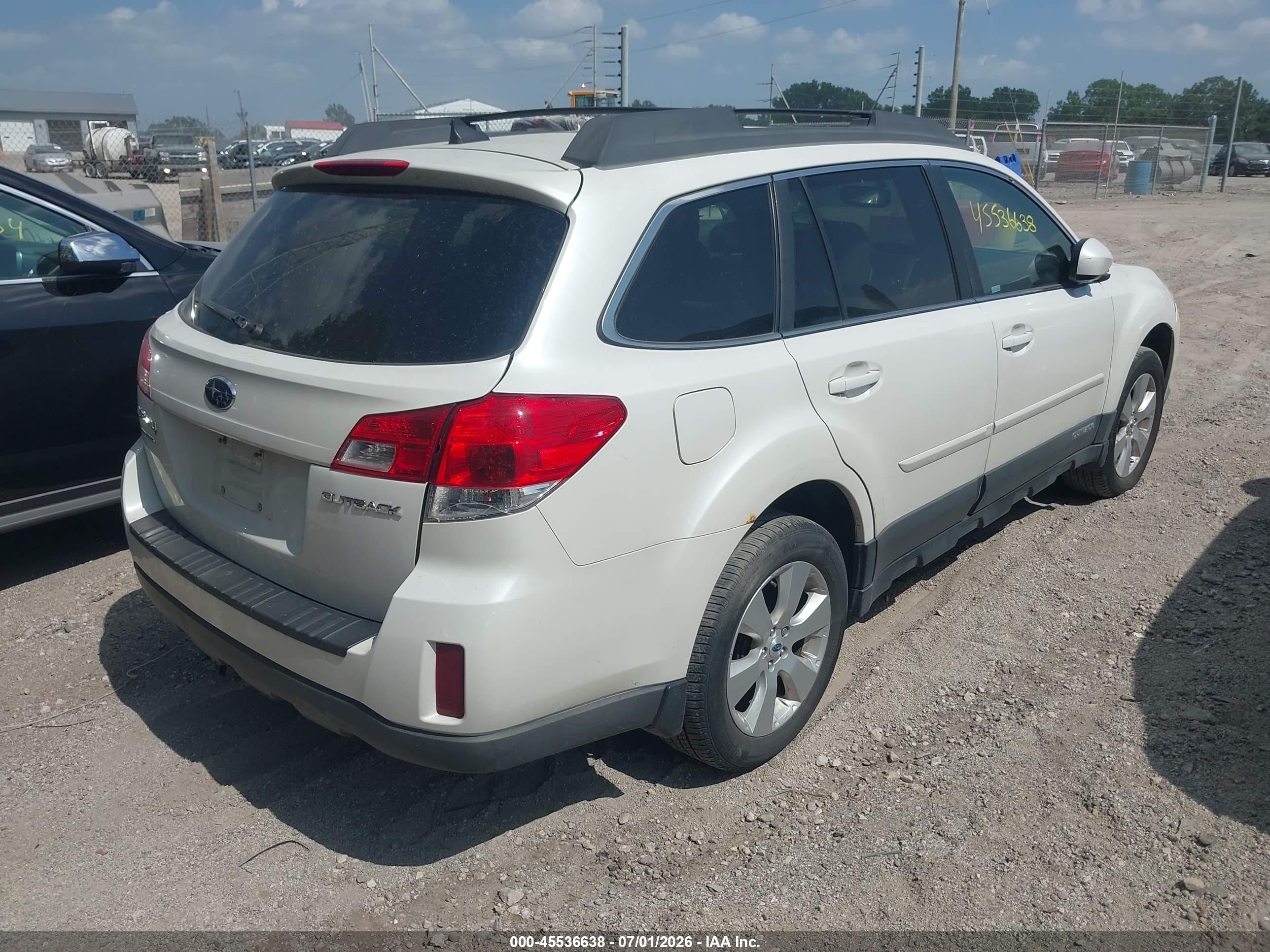 2012 Subaru Outback 2.5i Limited White vin: 4S4BRCKCXC3216220