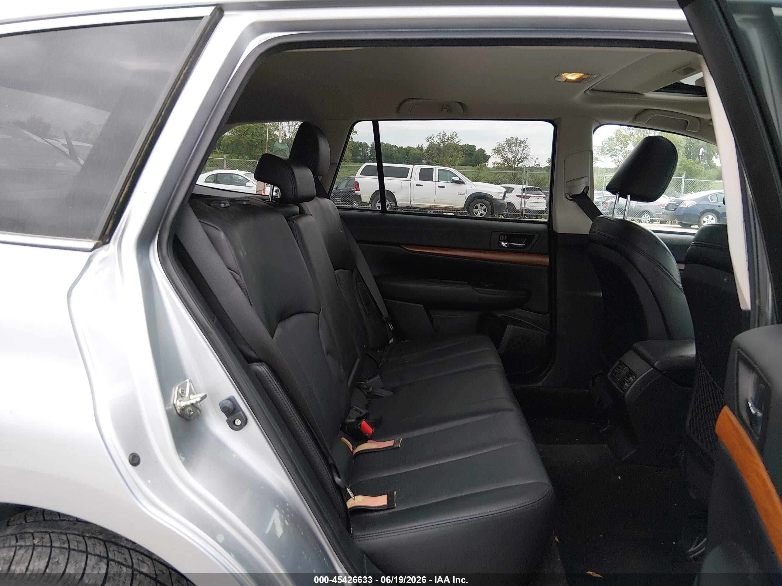 2013 Subaru Outback 2.5i Limited Серебряный vin: 4S4BRCKCXD3221080