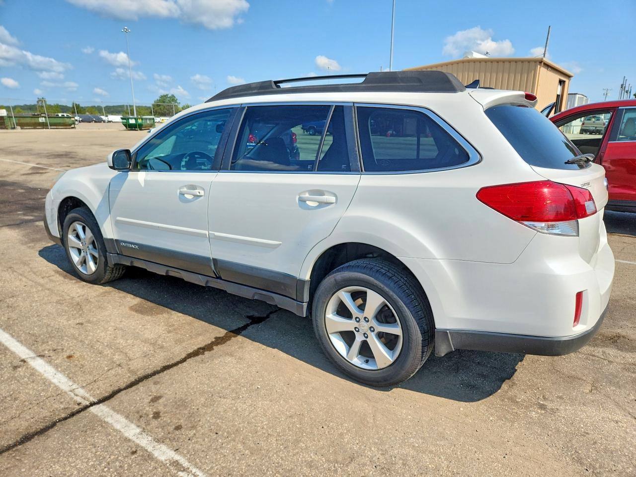 2013 Subaru Outback 2.5i Limited White vin: 4S4BRCKCXD3236985