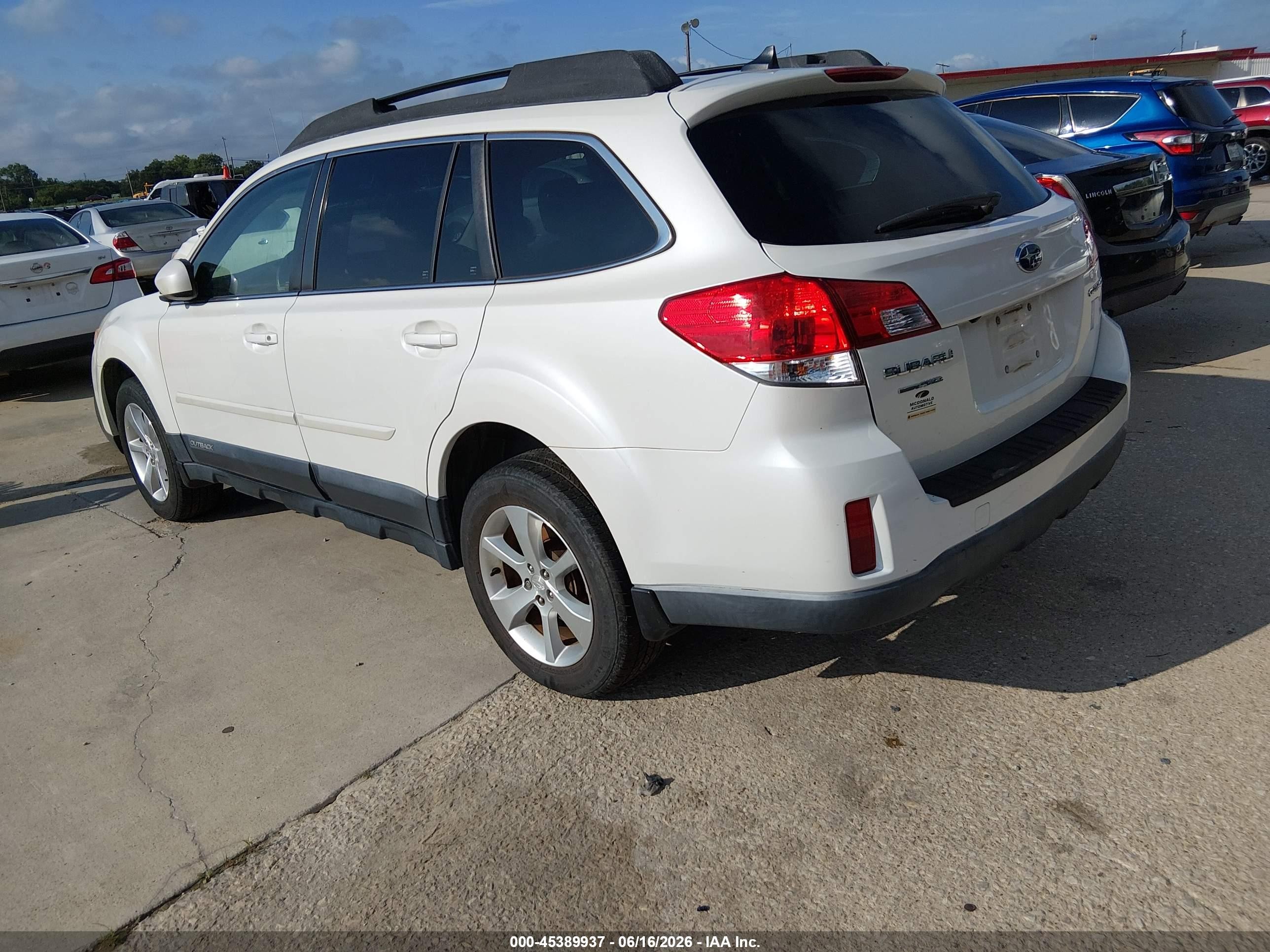 2013 Subaru Outback 2.5i Limited White vin: 4S4BRCKCXD3270425