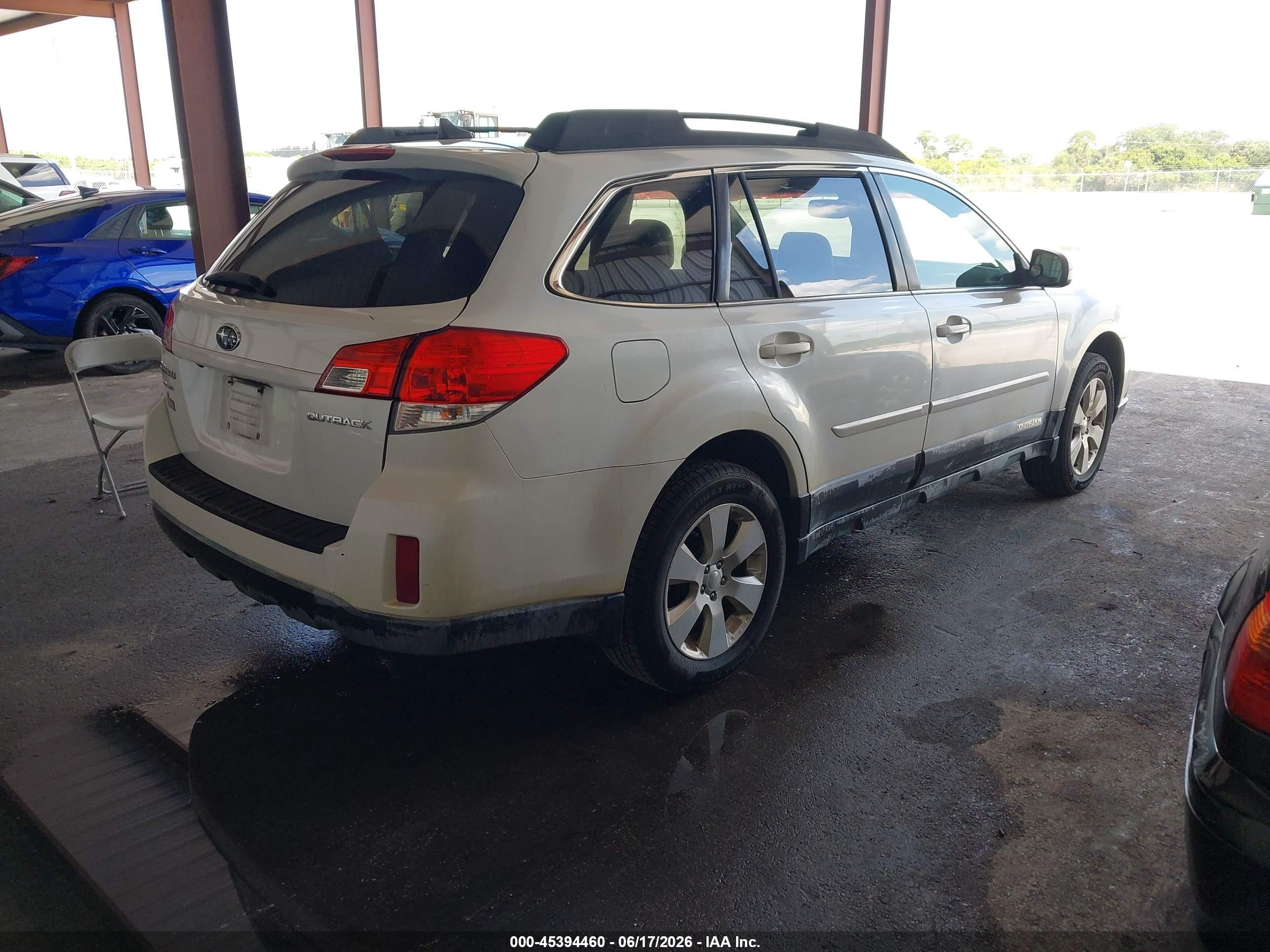 2013 Subaru Outback 2.5i Limited White vin: 4S4BRCKCXD3406209