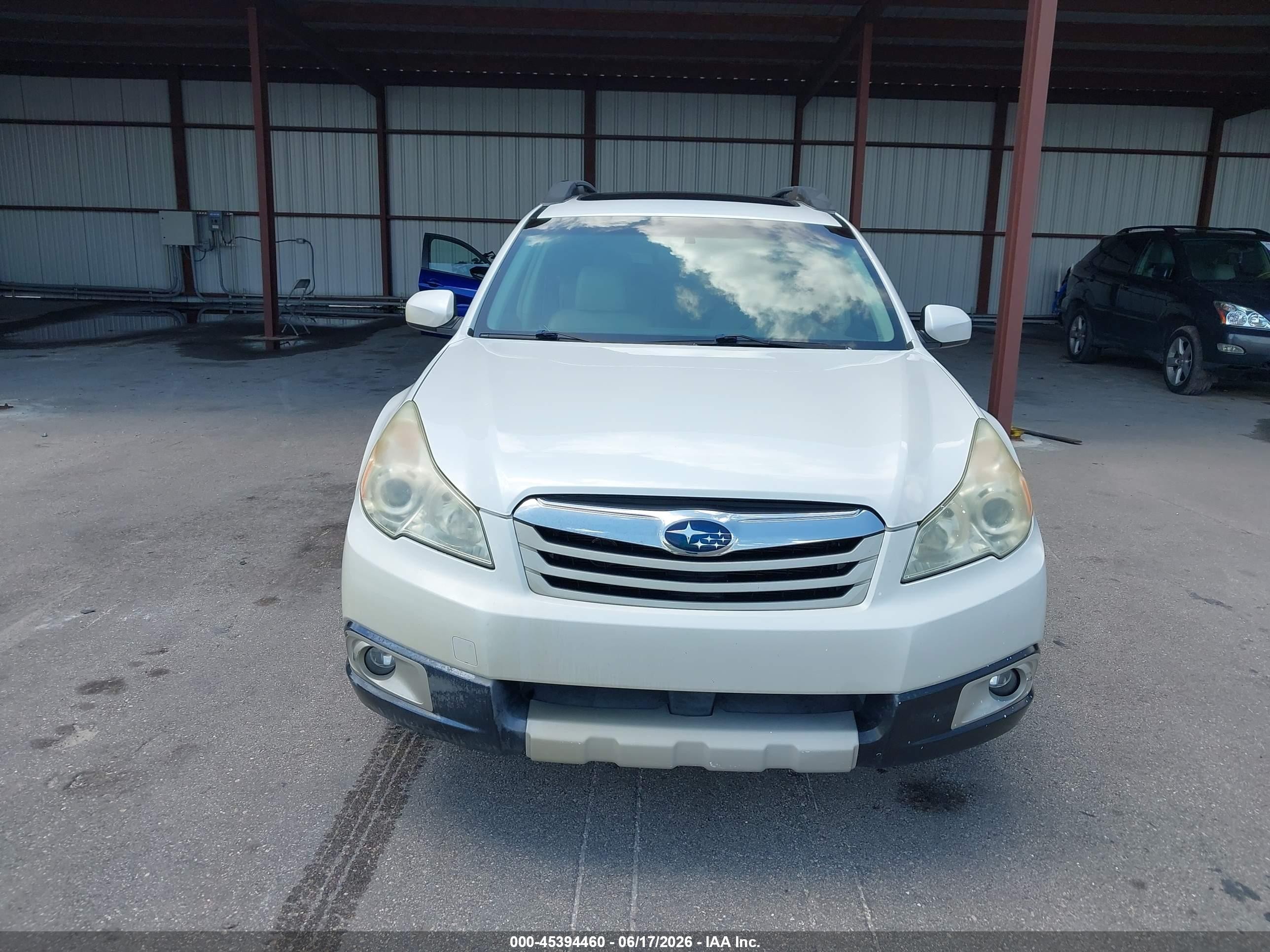 2013 Subaru Outback 2.5i Limited White vin: 4S4BRCKCXD3406209