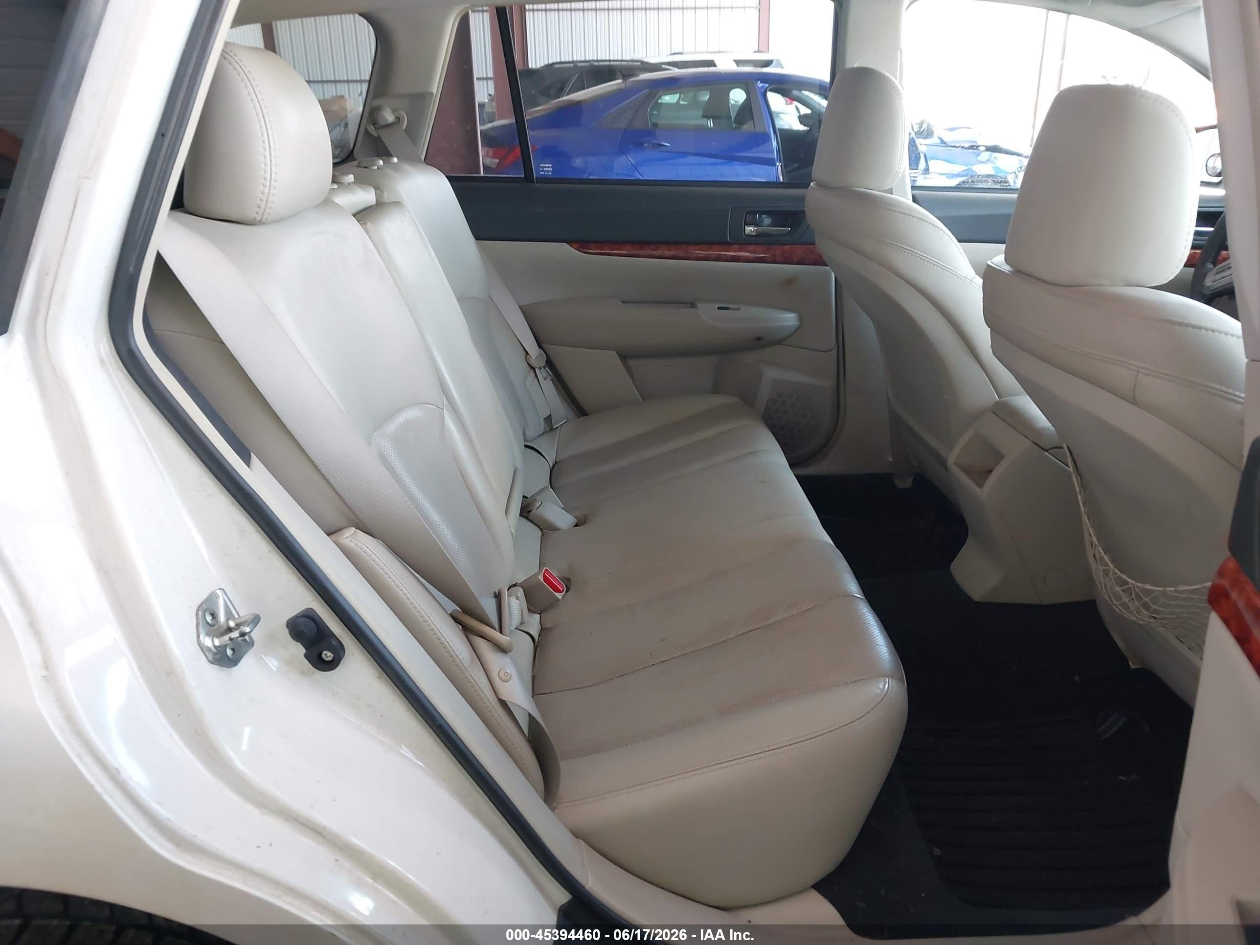 2013 Subaru Outback 2.5i Limited White vin: 4S4BRCKCXD3406209