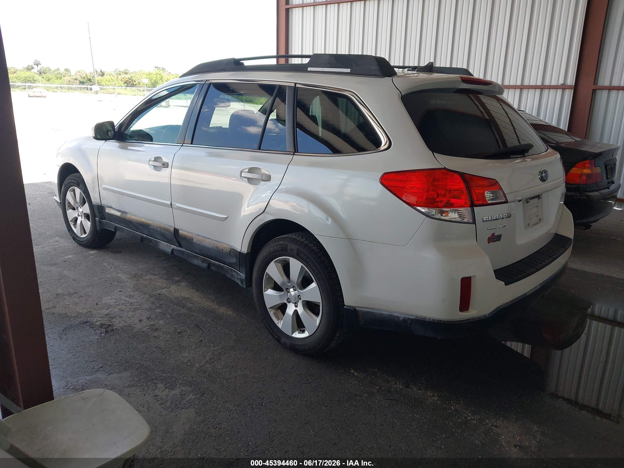2013 Subaru Outback 2.5i Limited White vin: 4S4BRCKCXD3406209
