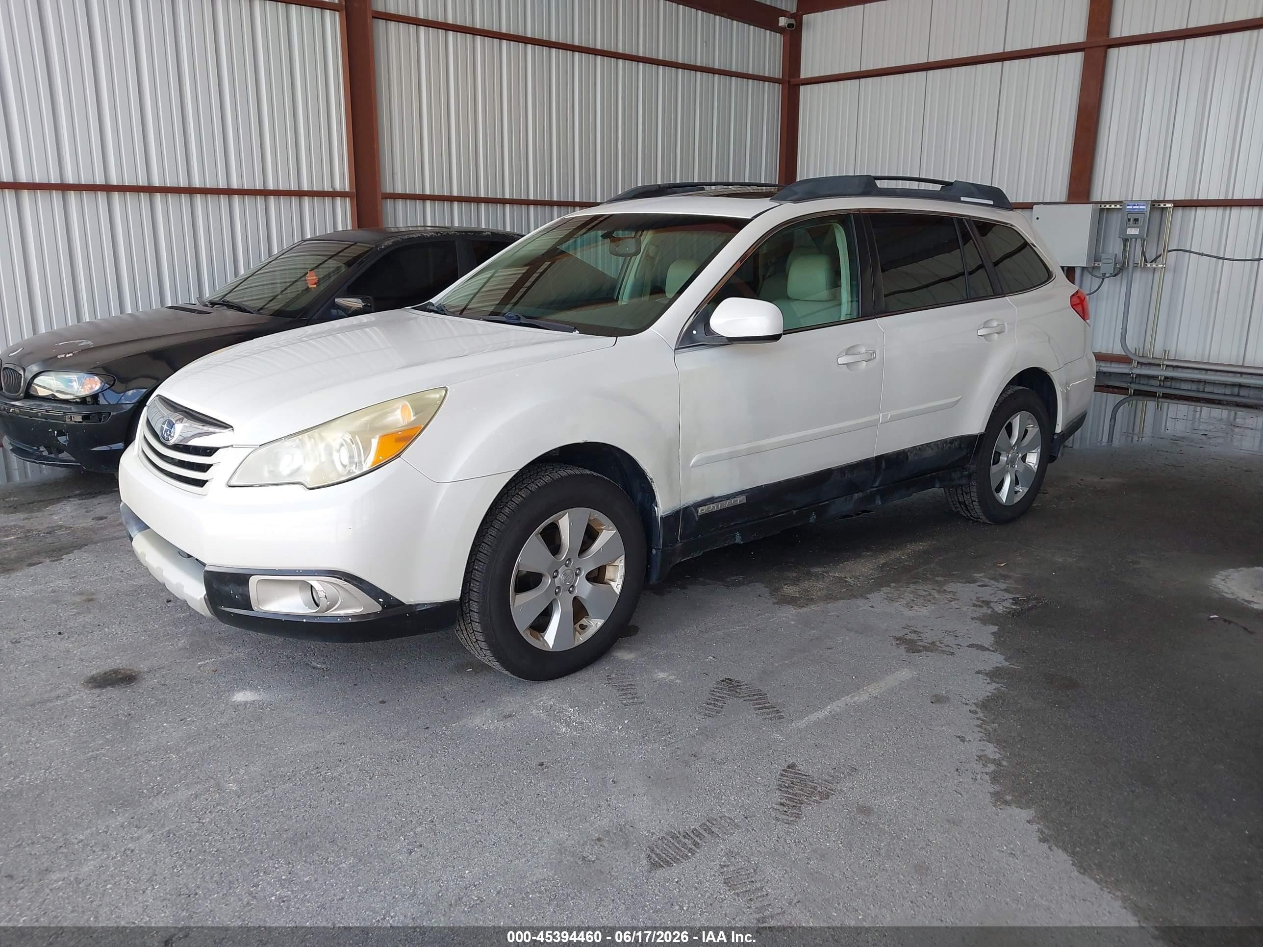 2013 Subaru Outback 2.5i Limited White vin: 4S4BRCKCXD3406209