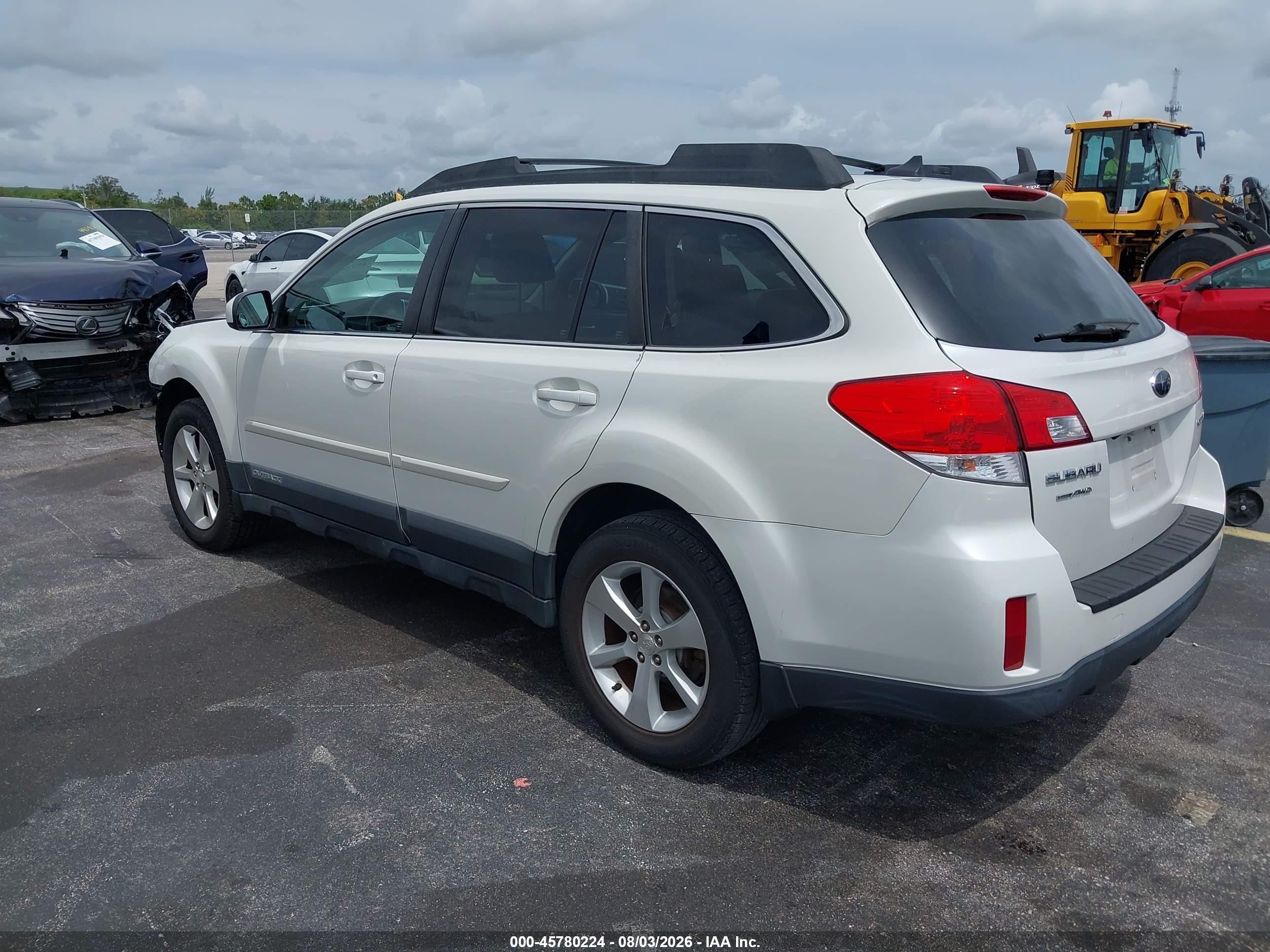 2014 Subaru Outback 2.5i Limited White vin: 4S4BRCLC0E3208838