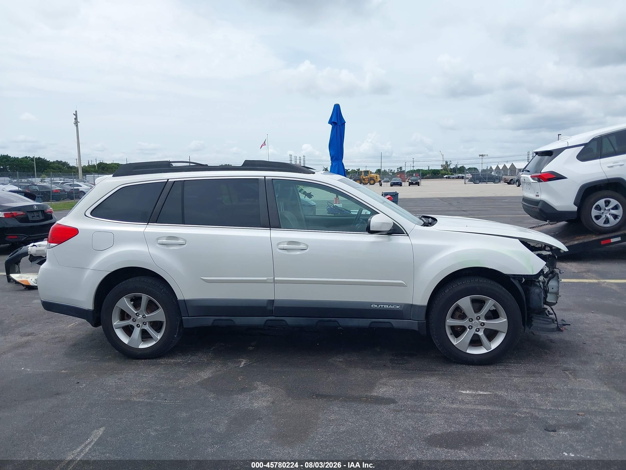 2014 Subaru Outback 2.5i Limited White vin: 4S4BRCLC0E3208838