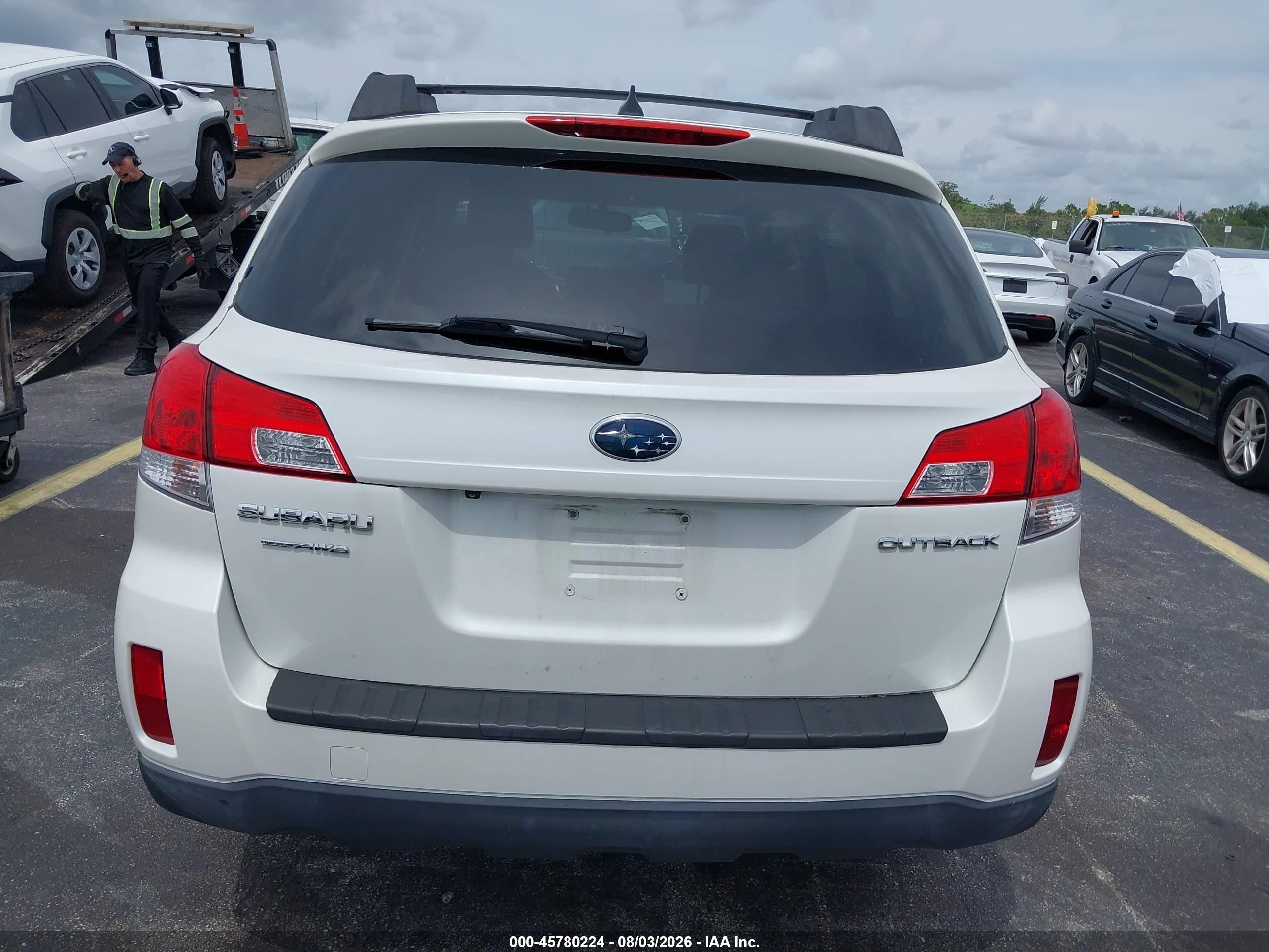 2014 Subaru Outback 2.5i Limited White vin: 4S4BRCLC0E3208838
