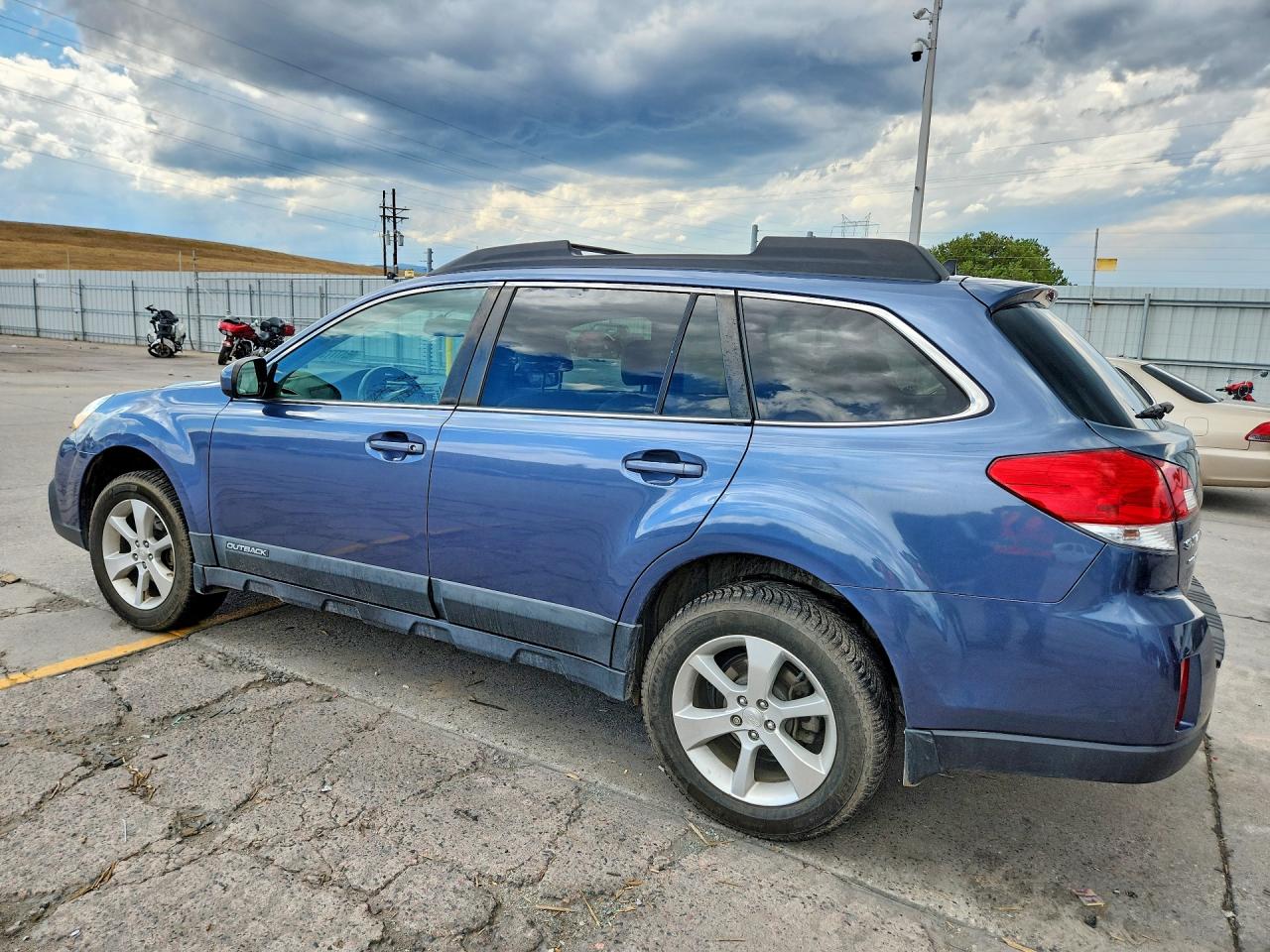 2014 Subaru Outback 2.5i Limited Blue vin: 4S4BRCLC0E3322354
