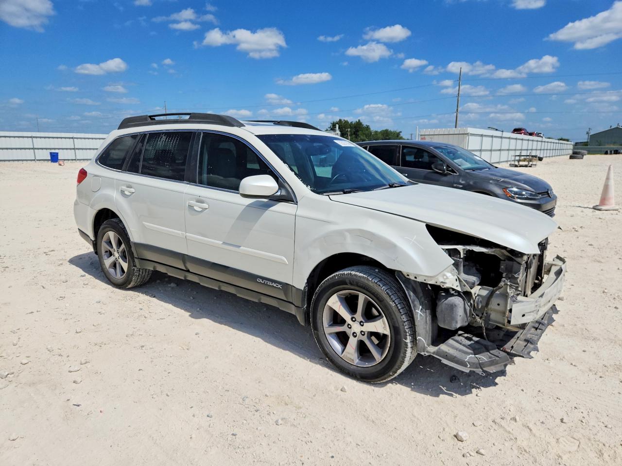 2014 Subaru Outback 2.5i Limited White vin: 4S4BRCLC1E3226782