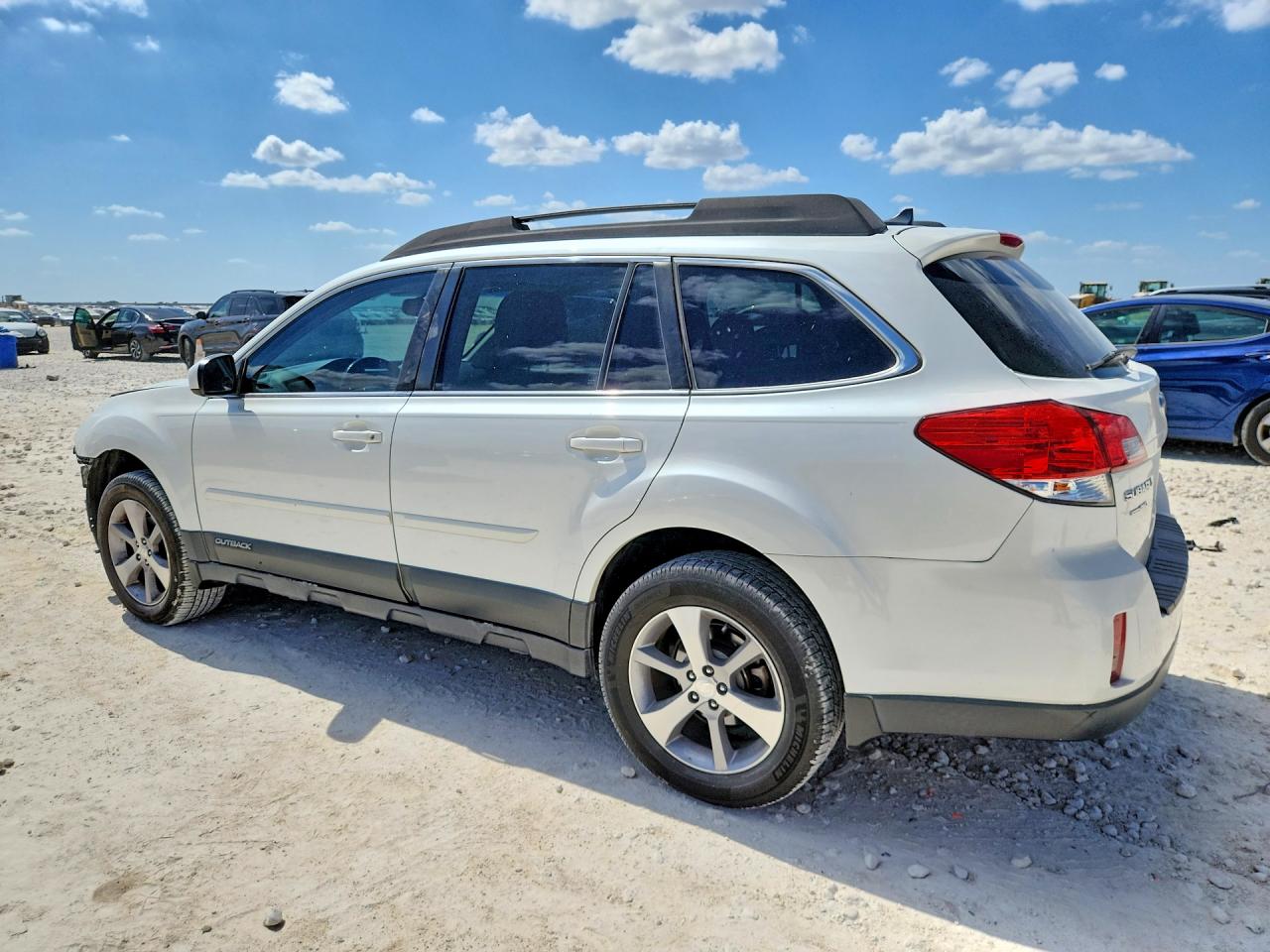 2014 Subaru Outback 2.5i Limited White vin: 4S4BRCLC1E3226782