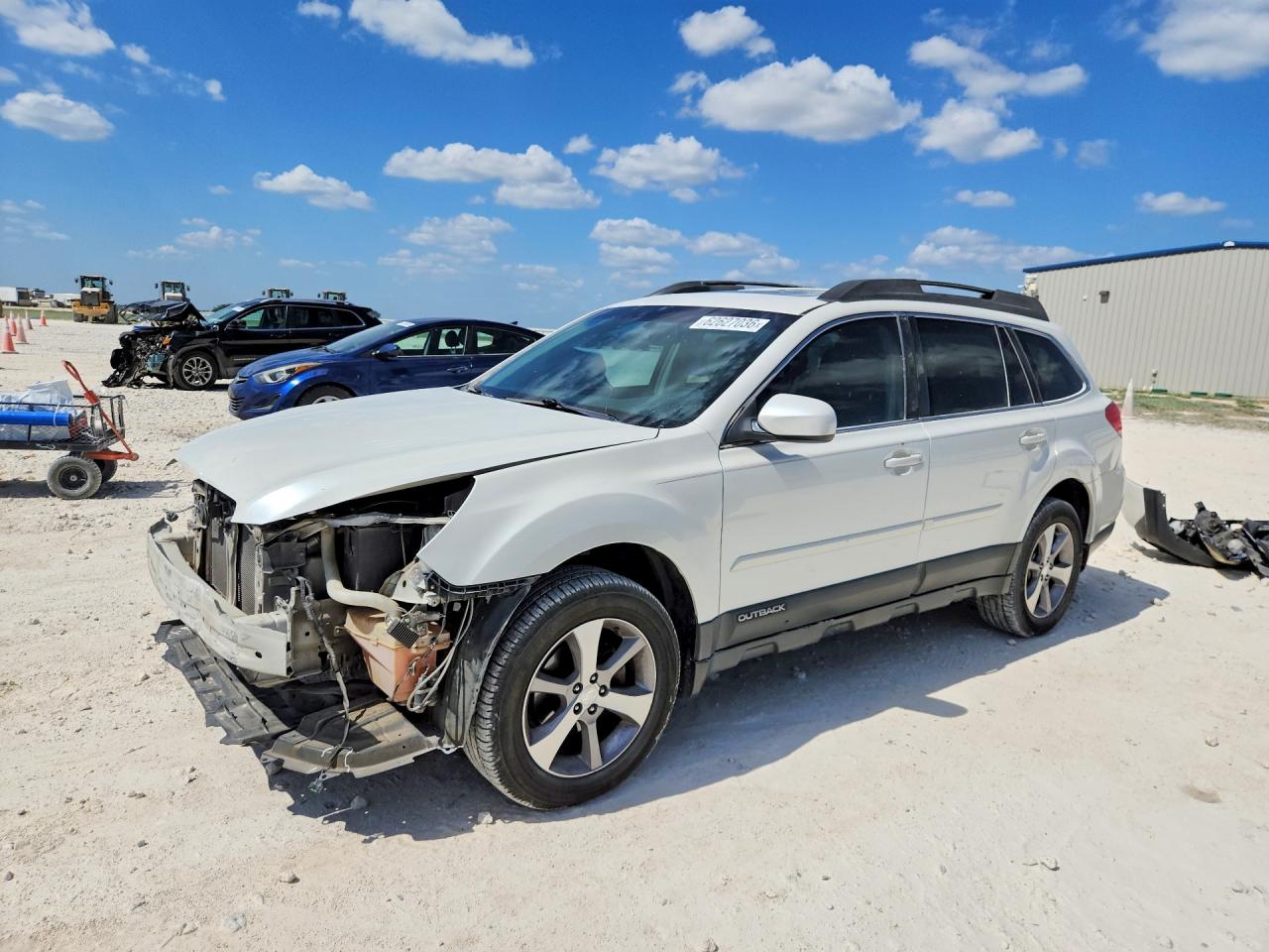 2014 Subaru Outback 2.5i Limited White vin: 4S4BRCLC1E3226782