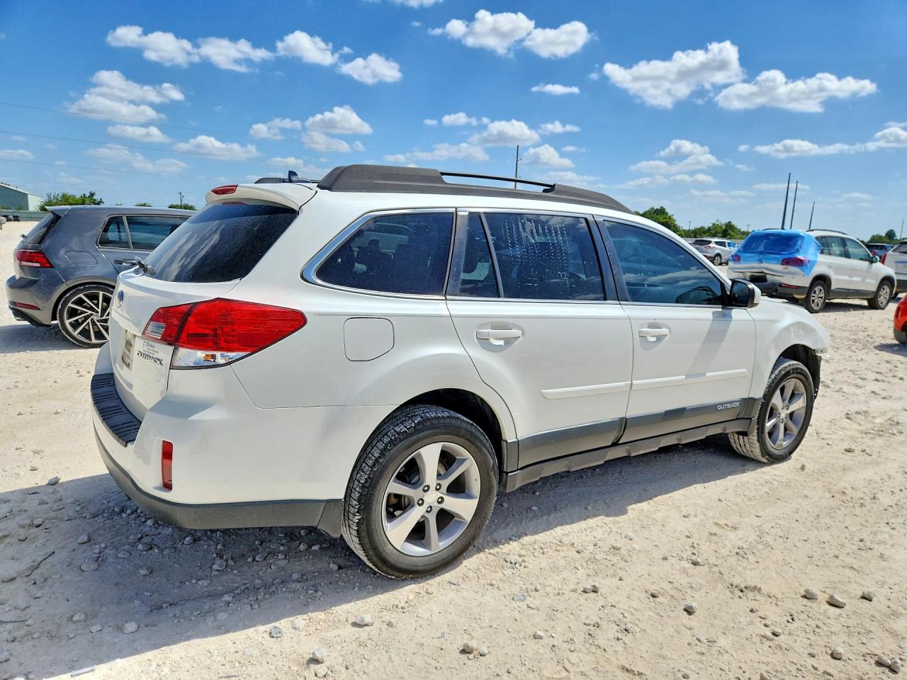 2014 Subaru Outback 2.5i Limited White vin: 4S4BRCLC1E3226782