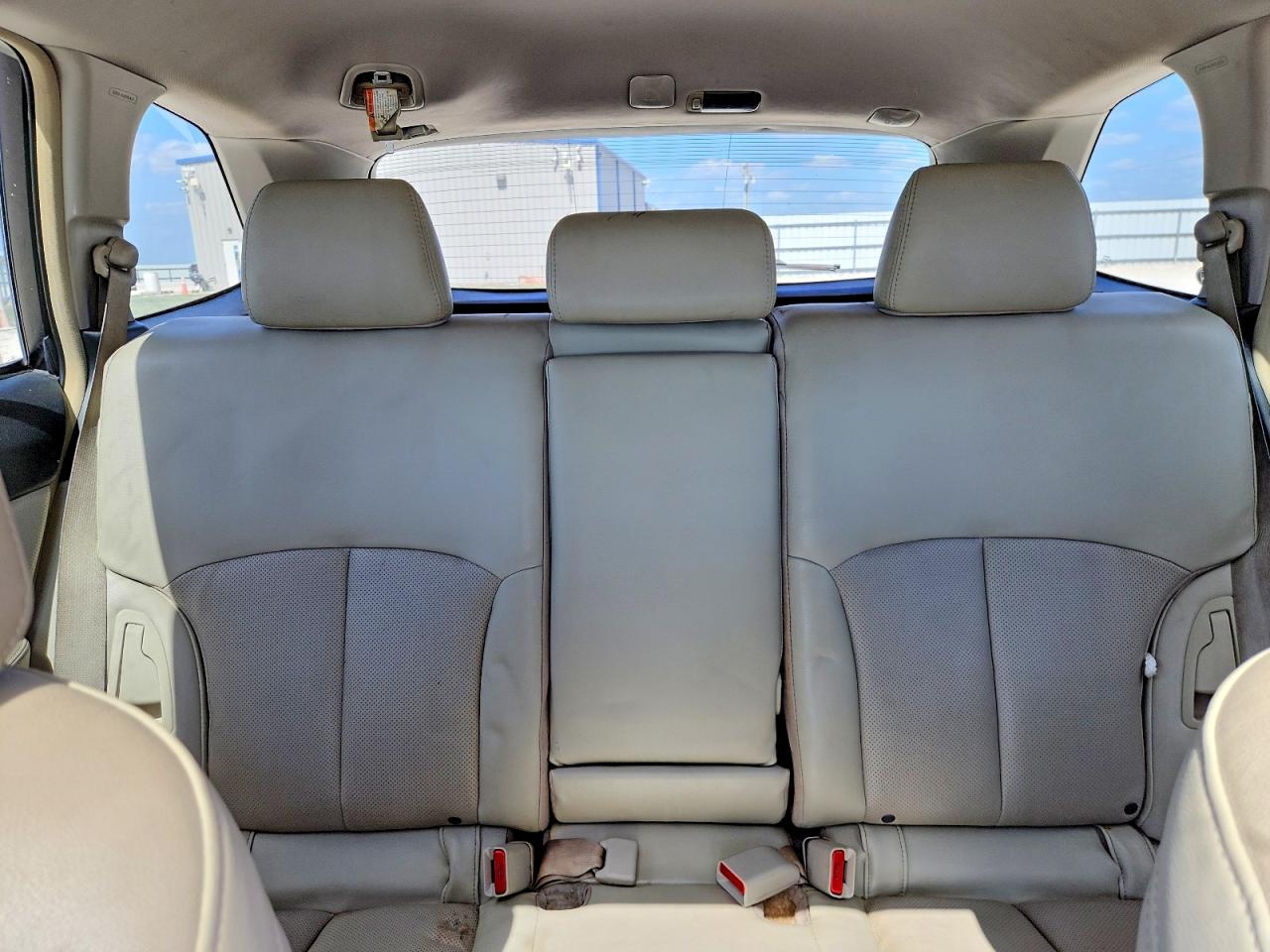 2014 Subaru Outback 2.5i Limited White vin: 4S4BRCLC1E3226782