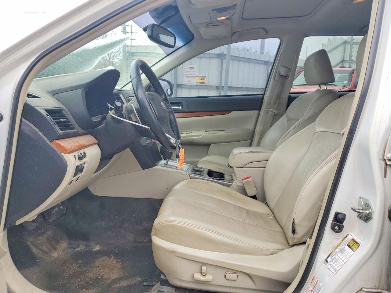2014 Subaru Outback 2.5i Limited White vin: 4S4BRCLC1E3264223