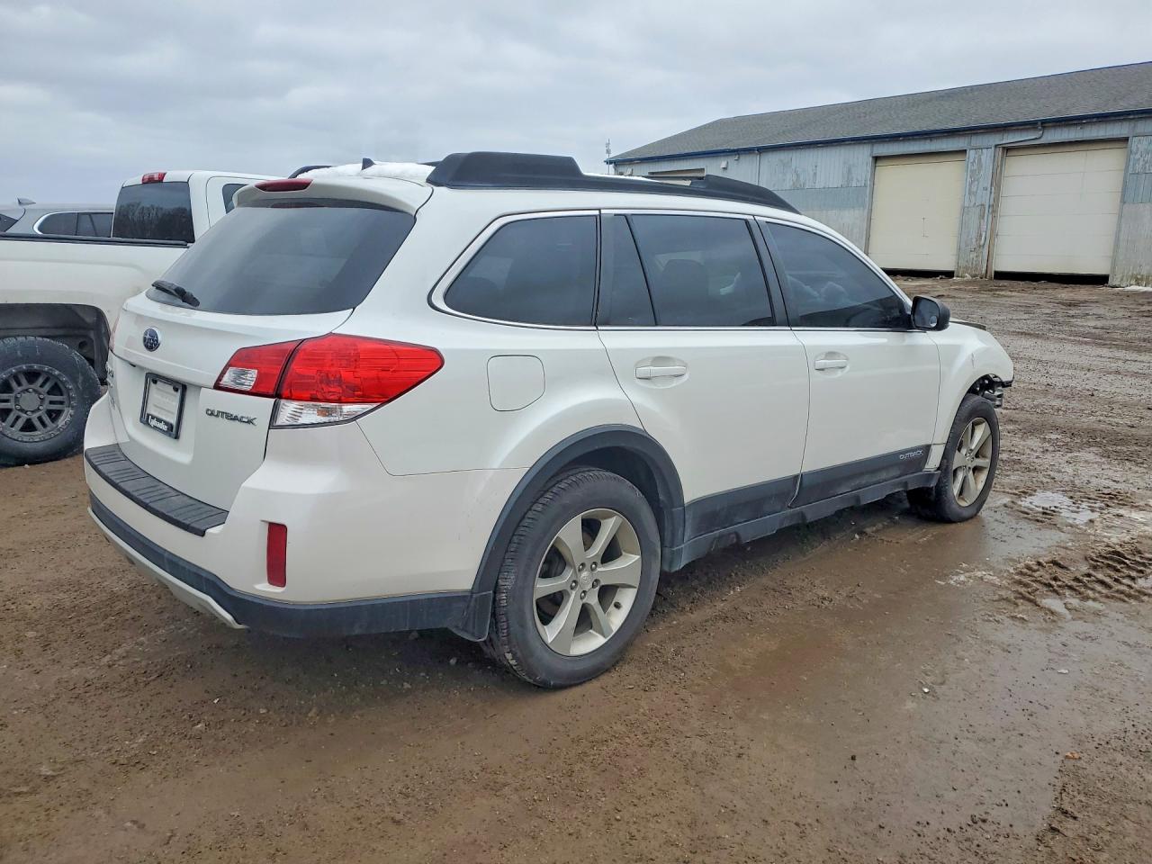 2014 Subaru Outback 2.5i Limited White vin: 4S4BRCLC1E3264223
