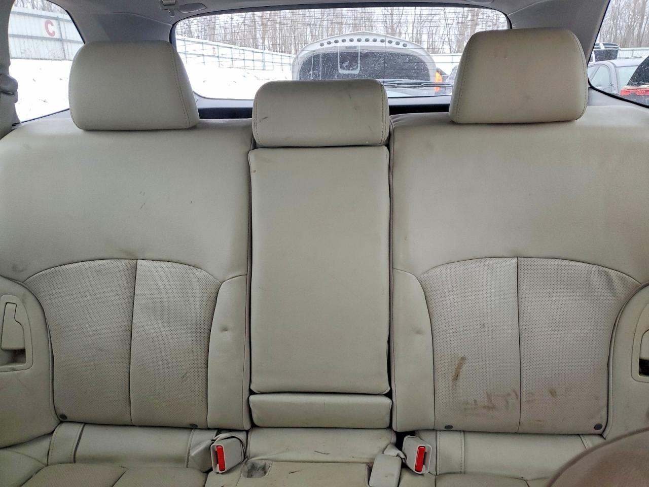 2014 Subaru Outback 2.5i Limited White vin: 4S4BRCLC1E3264223