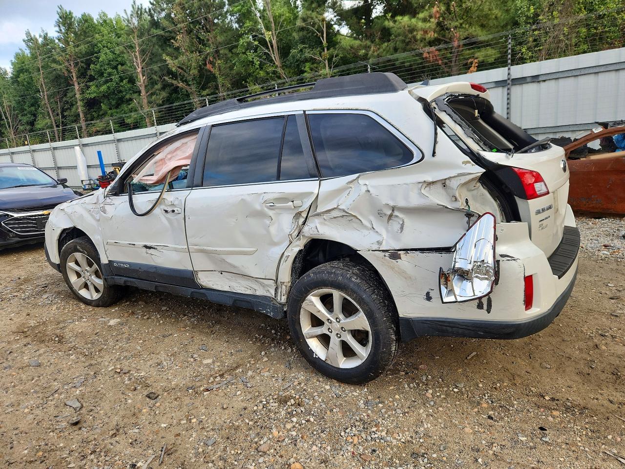 2013 Subaru Outback 2.5i Limited White vin: 4S4BRCLC2D3296239
