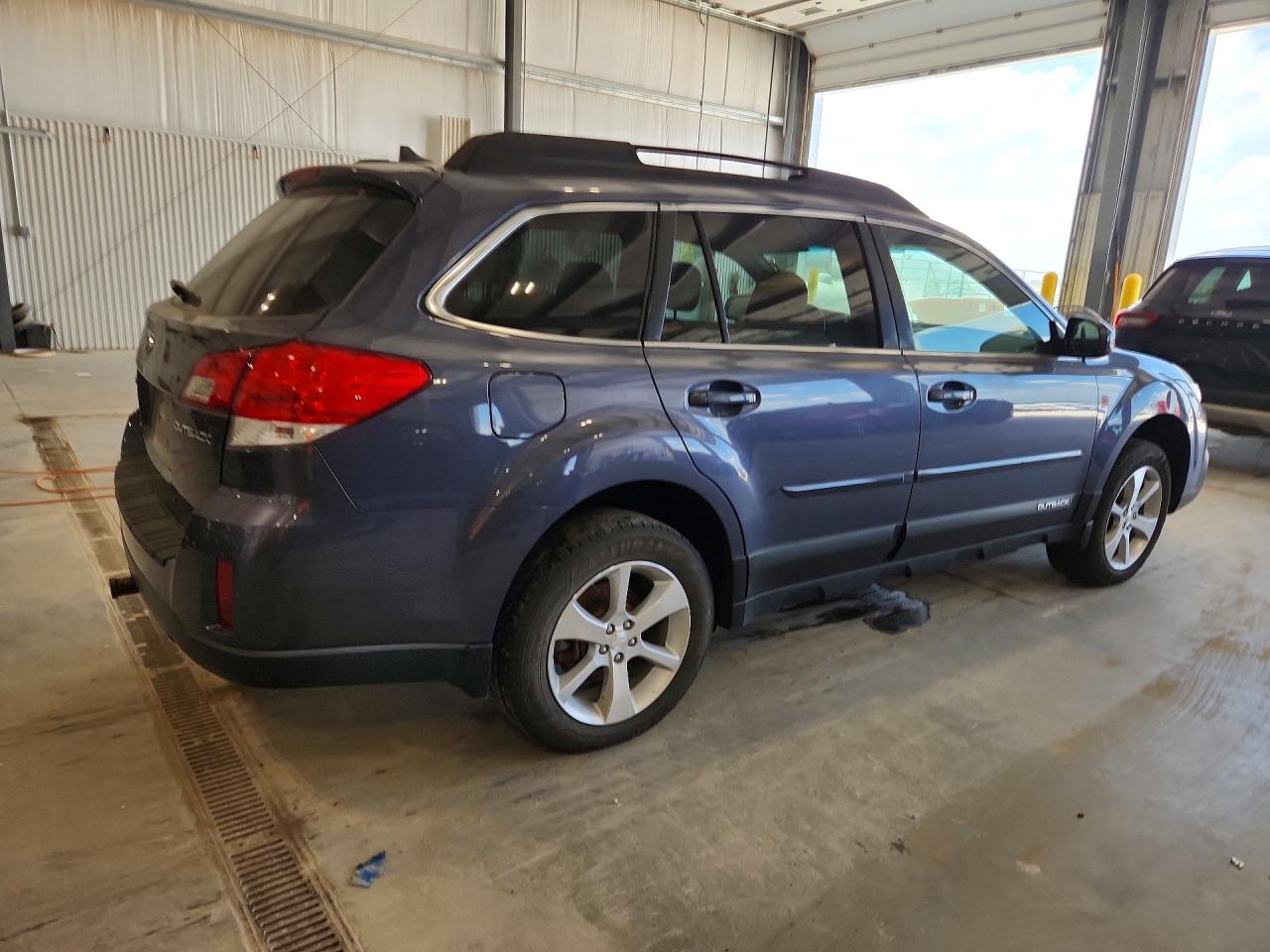 2014 Subaru Outback 2.5i Limited Gray vin: 4S4BRCLC2E3223566