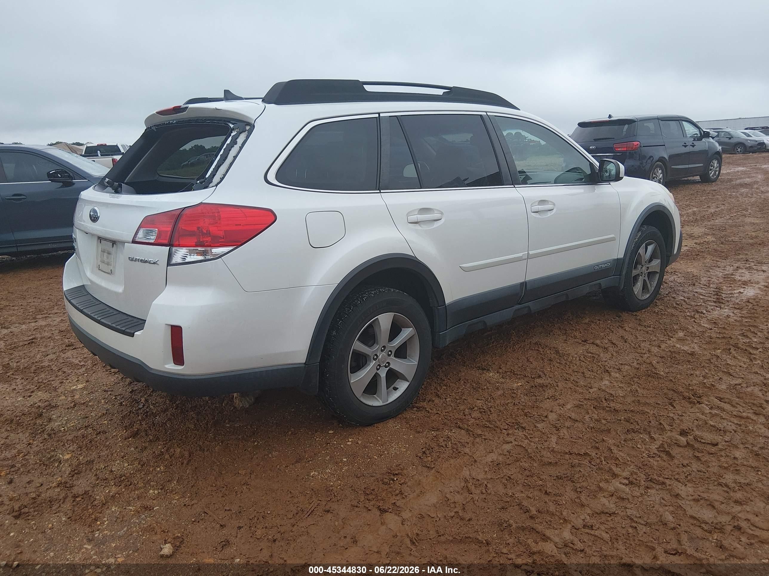 2014 Subaru Outback 2.5i Limited White vin: 4S4BRCLC2E3229304