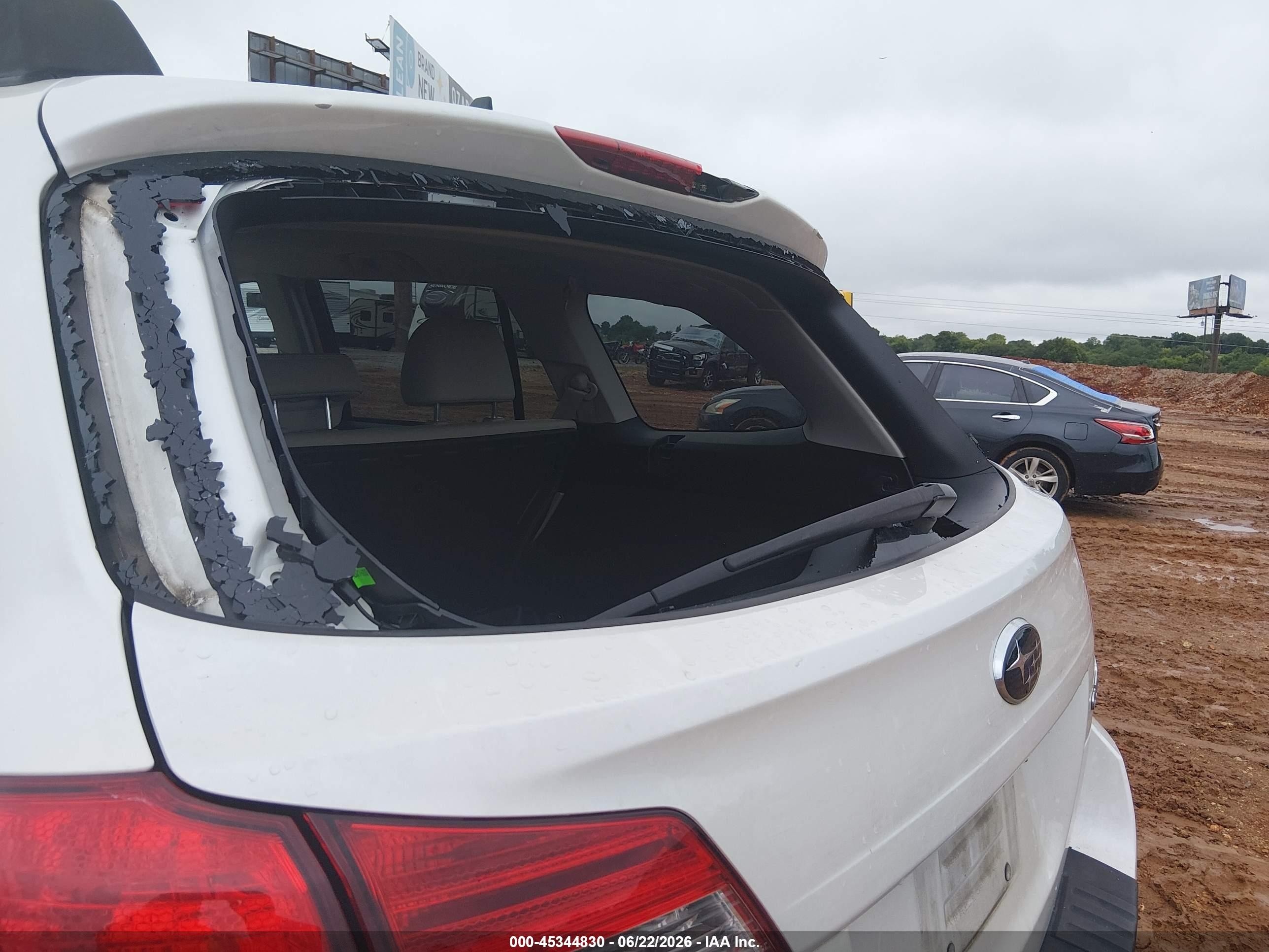 2014 Subaru Outback 2.5i Limited White vin: 4S4BRCLC2E3229304