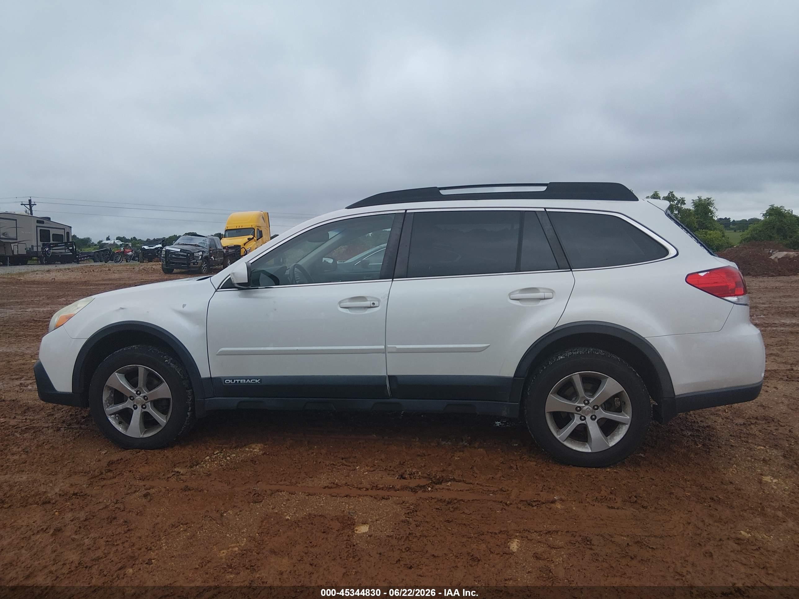 2014 Subaru Outback 2.5i Limited White vin: 4S4BRCLC2E3229304