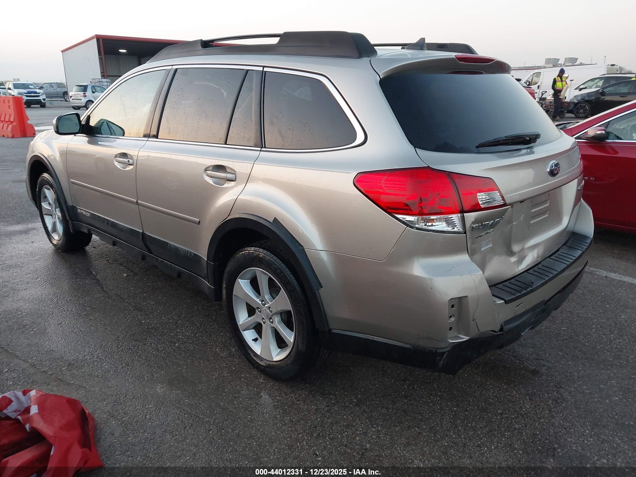 2014 Subaru Outback 2.5i Limited Silver vin: 4S4BRCLC2E3257538