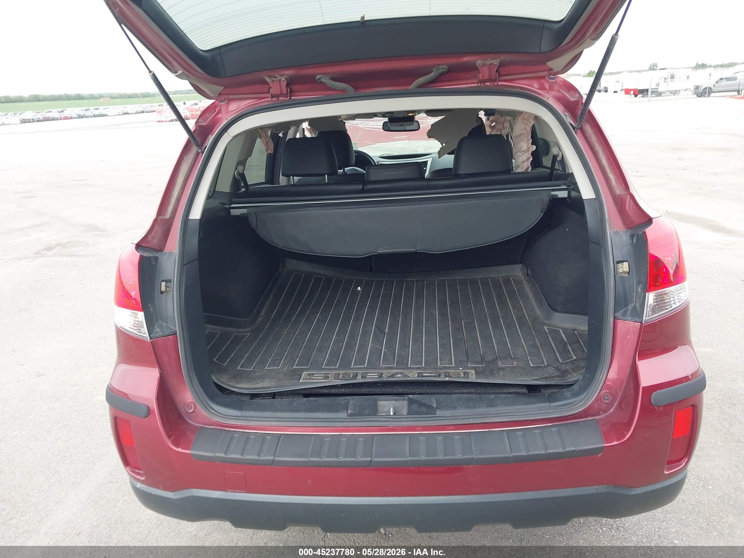 2014 Subaru Outback 2.5i Limited Red vin: 4S4BRCLC2E3263663