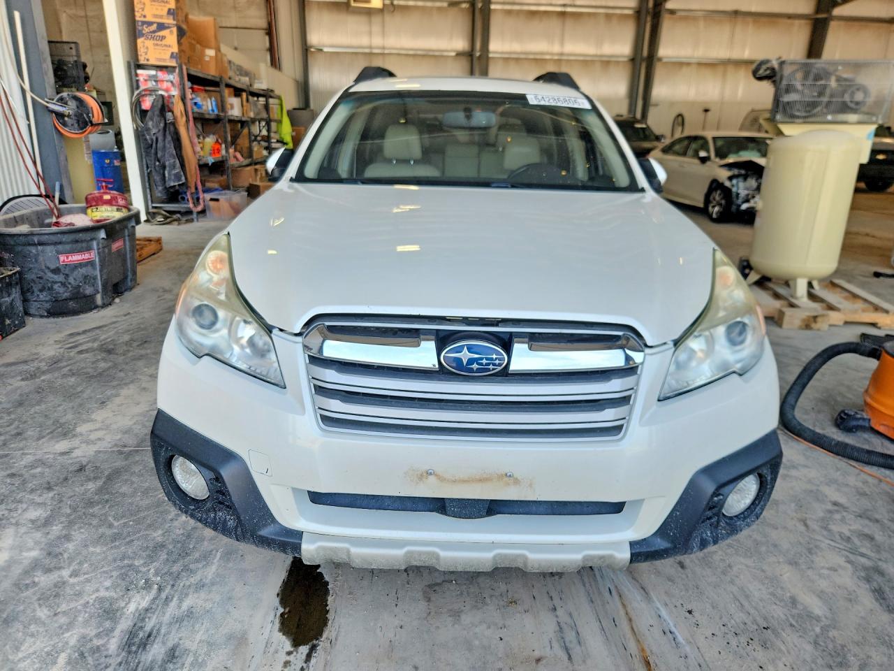 2014 Subaru Outback 2.5i Limited White vin: 4S4BRCLC2E3271746