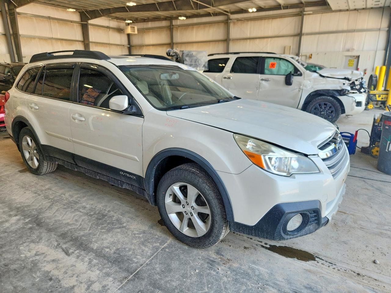 2014 Subaru Outback 2.5i Limited White vin: 4S4BRCLC2E3271746