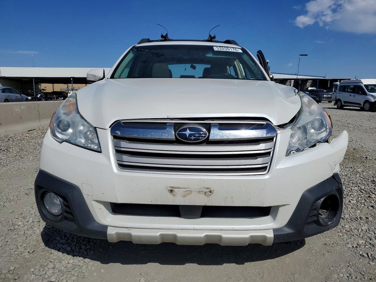 2014 Subaru Outback 2.5i Limited White vin: 4S4BRCLC3E3259301