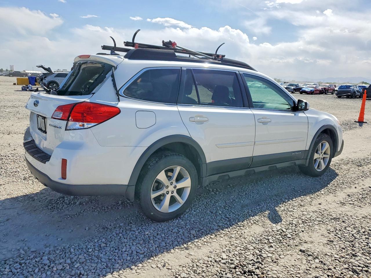 2014 Subaru Outback 2.5i Limited White vin: 4S4BRCLC3E3259301
