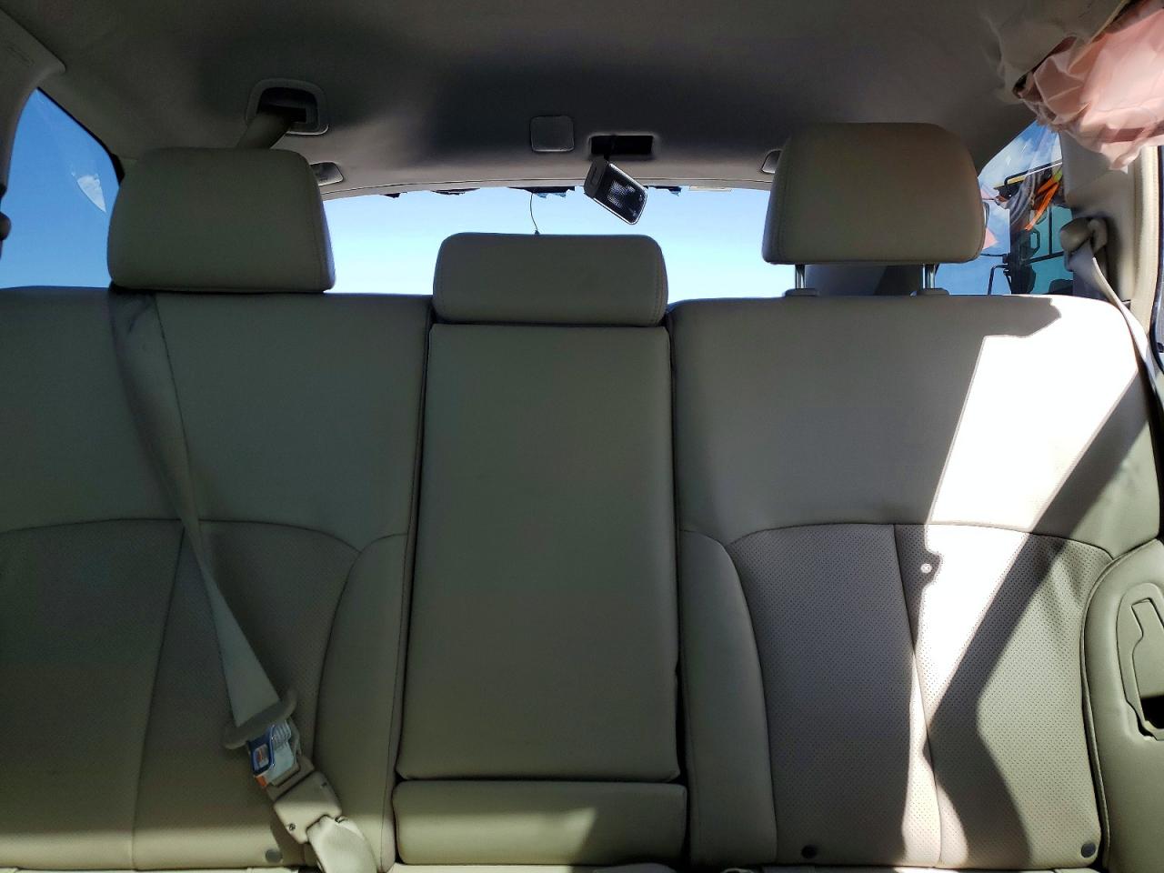 2014 Subaru Outback 2.5i Limited White vin: 4S4BRCLC3E3259301