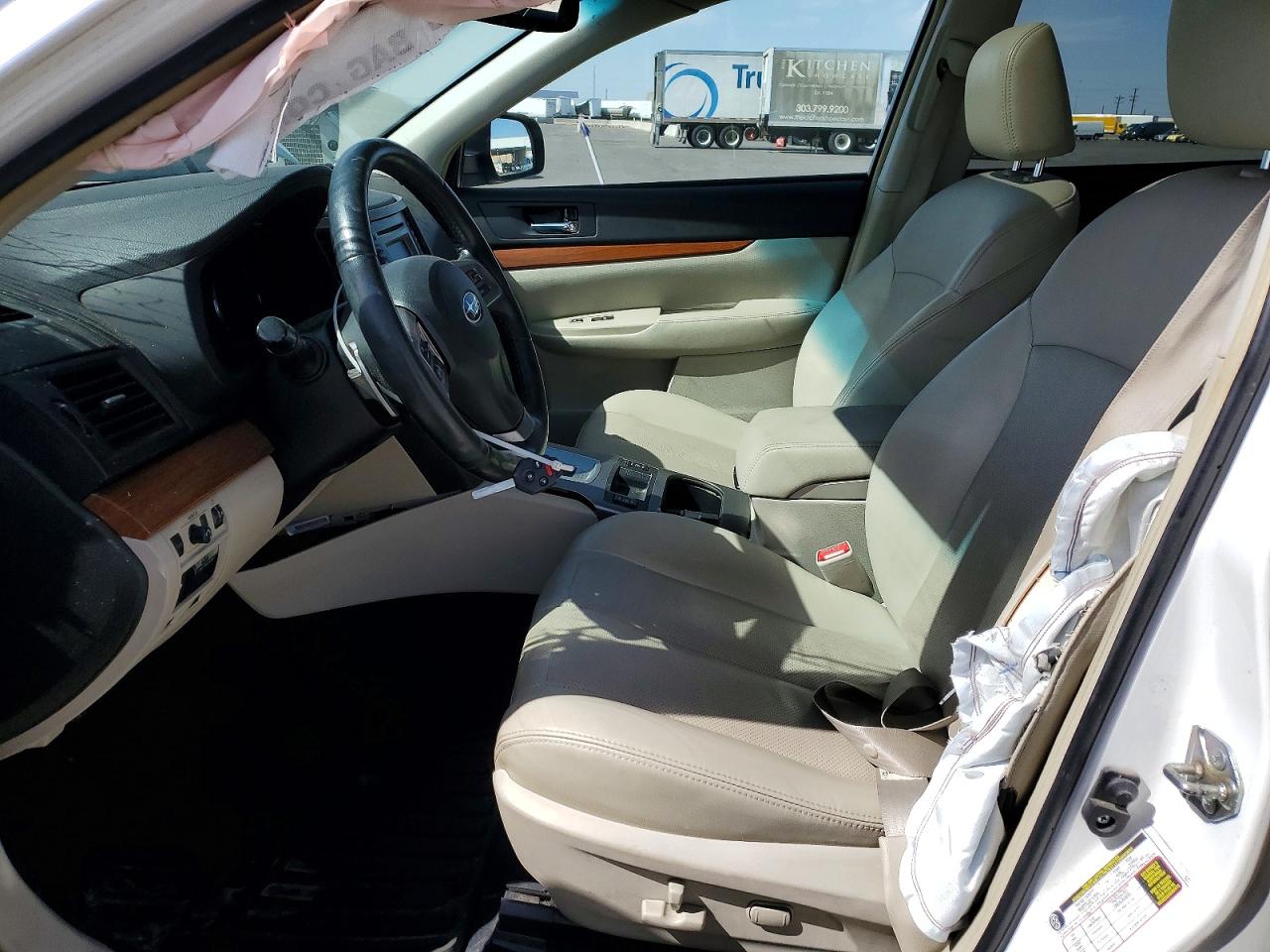 2014 Subaru Outback 2.5i Limited White vin: 4S4BRCLC3E3259301