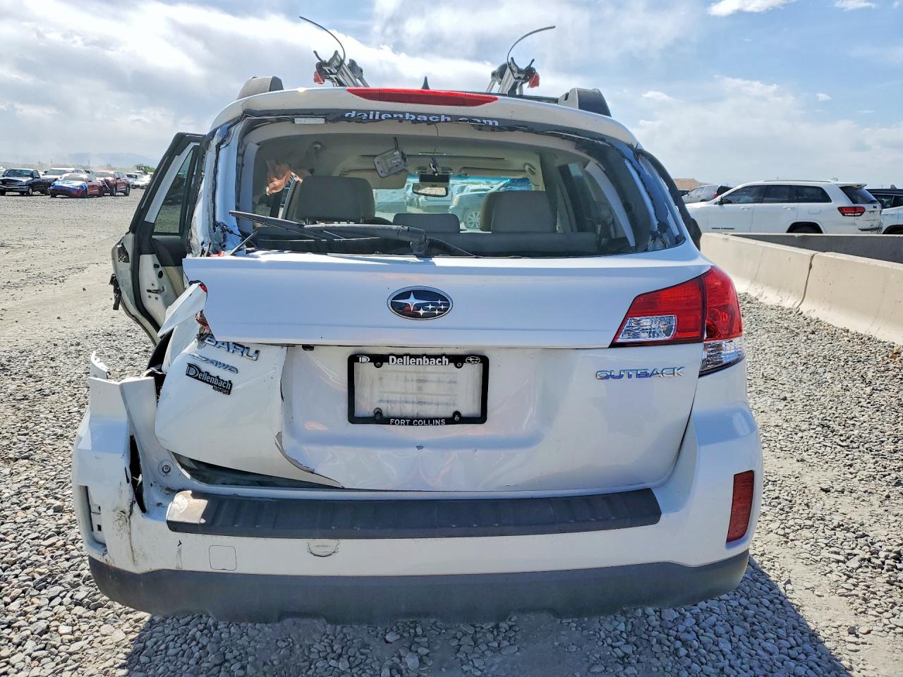 2014 Subaru Outback 2.5i Limited White vin: 4S4BRCLC3E3259301