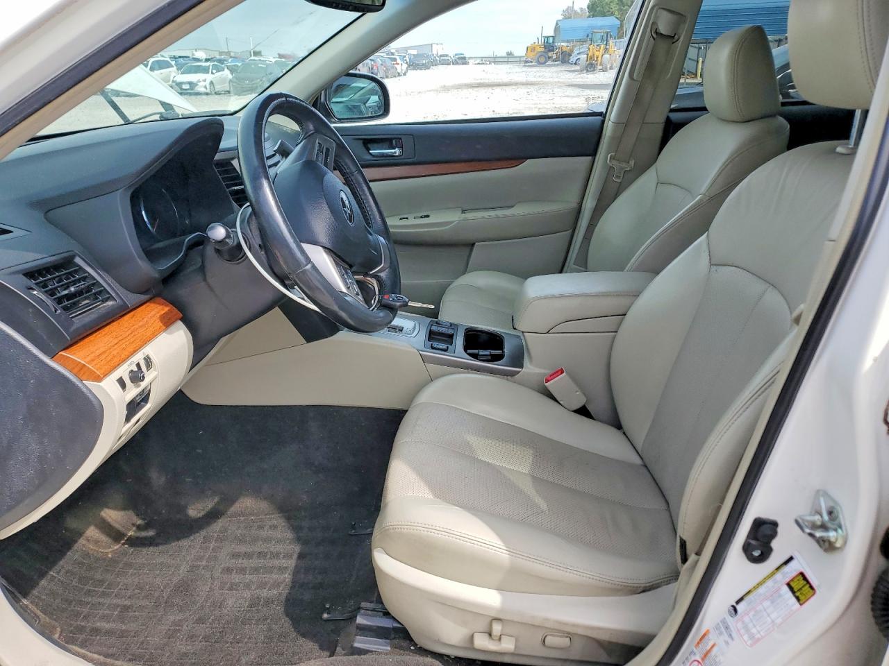 2014 Subaru Outback 2.5i Limited White vin: 4S4BRCLC3E3298213