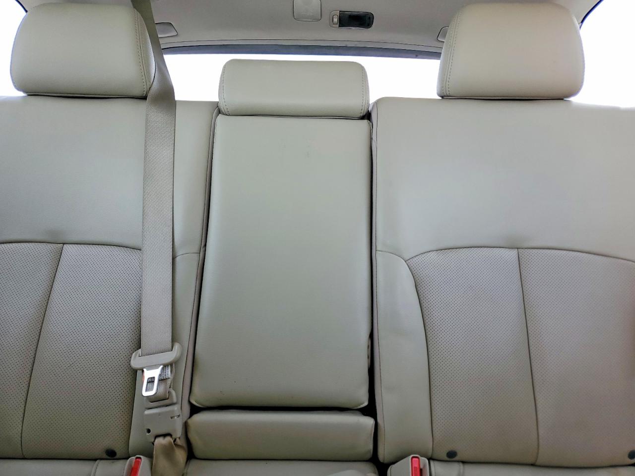 2014 Subaru Outback 2.5i Limited White vin: 4S4BRCLC3E3298213
