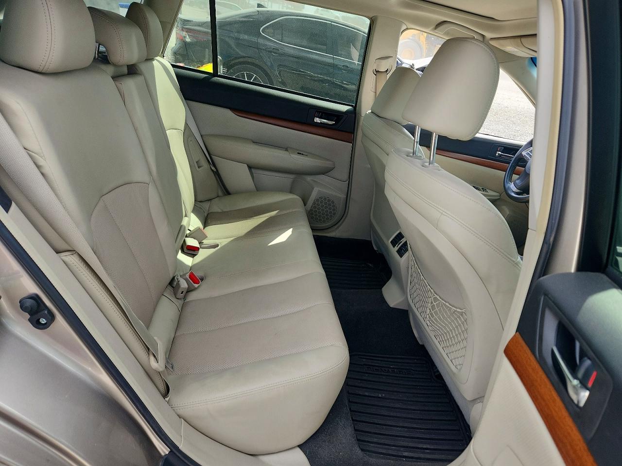 2014 Subaru Outback 2.5i Limited Бежевый vin: 4S4BRCLC3E3317696