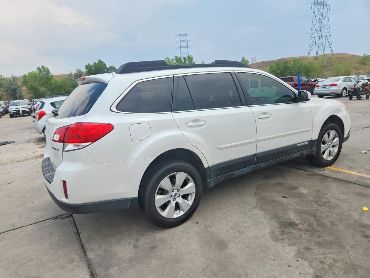 2012 Subaru Outback 2.5i Limited White vin: 4S4BRCLC4C3227874